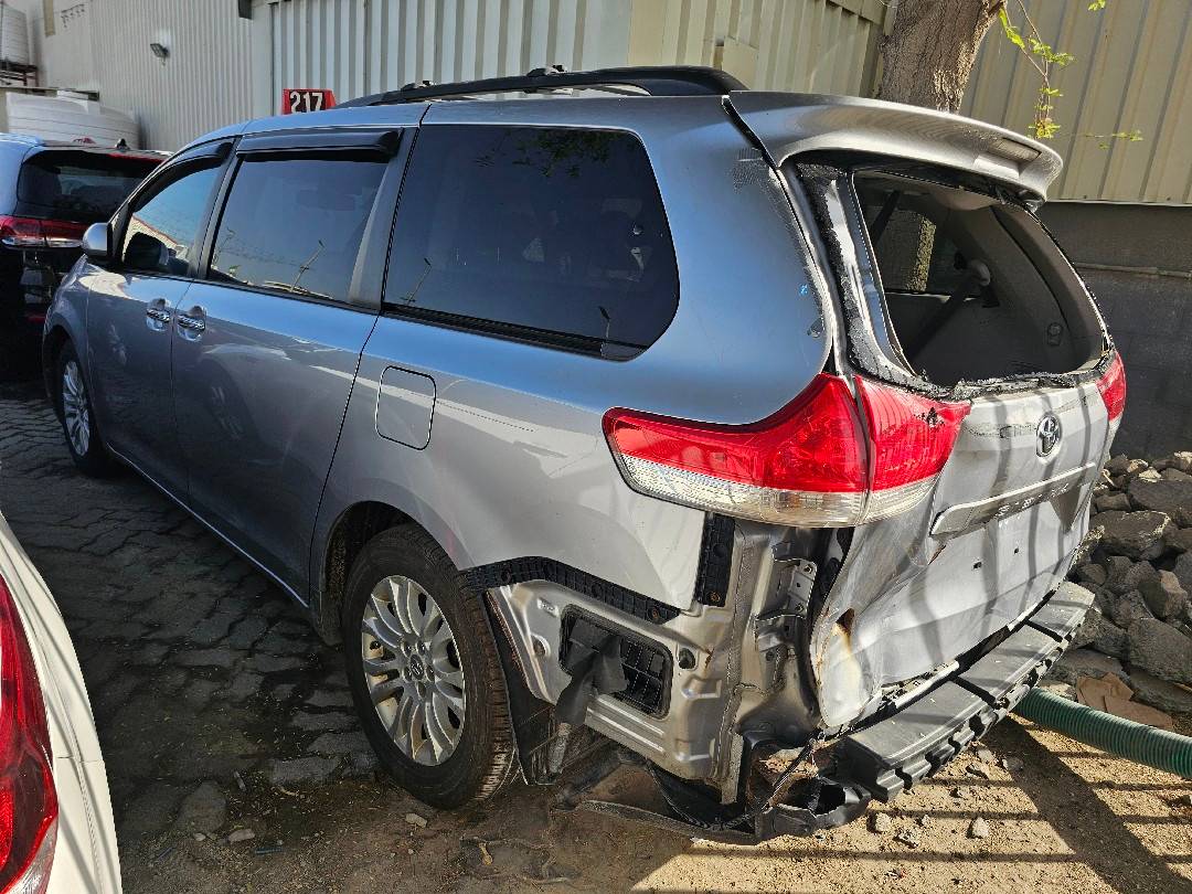 TOYOTA SIENNA