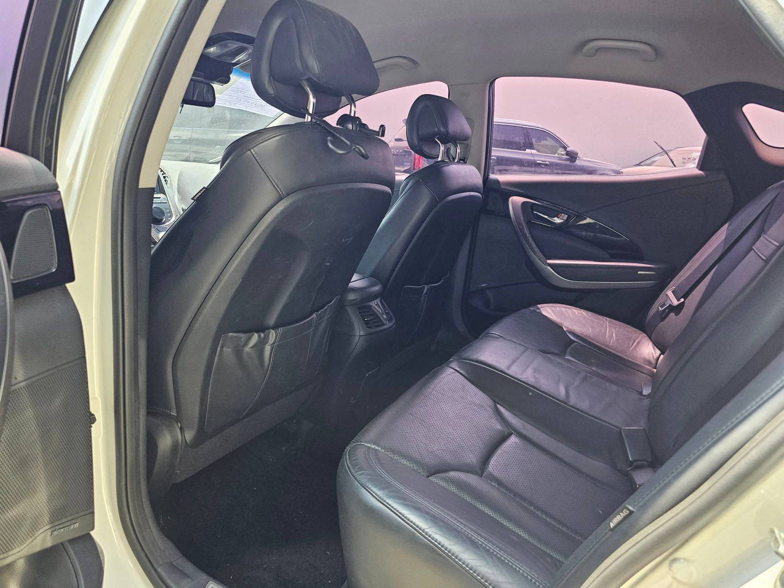 2011 HYUNDAI GRANDEUR — 164680 KM — Lot 068459 — Souq - Marhaba Auctions Used Cars - Image 6