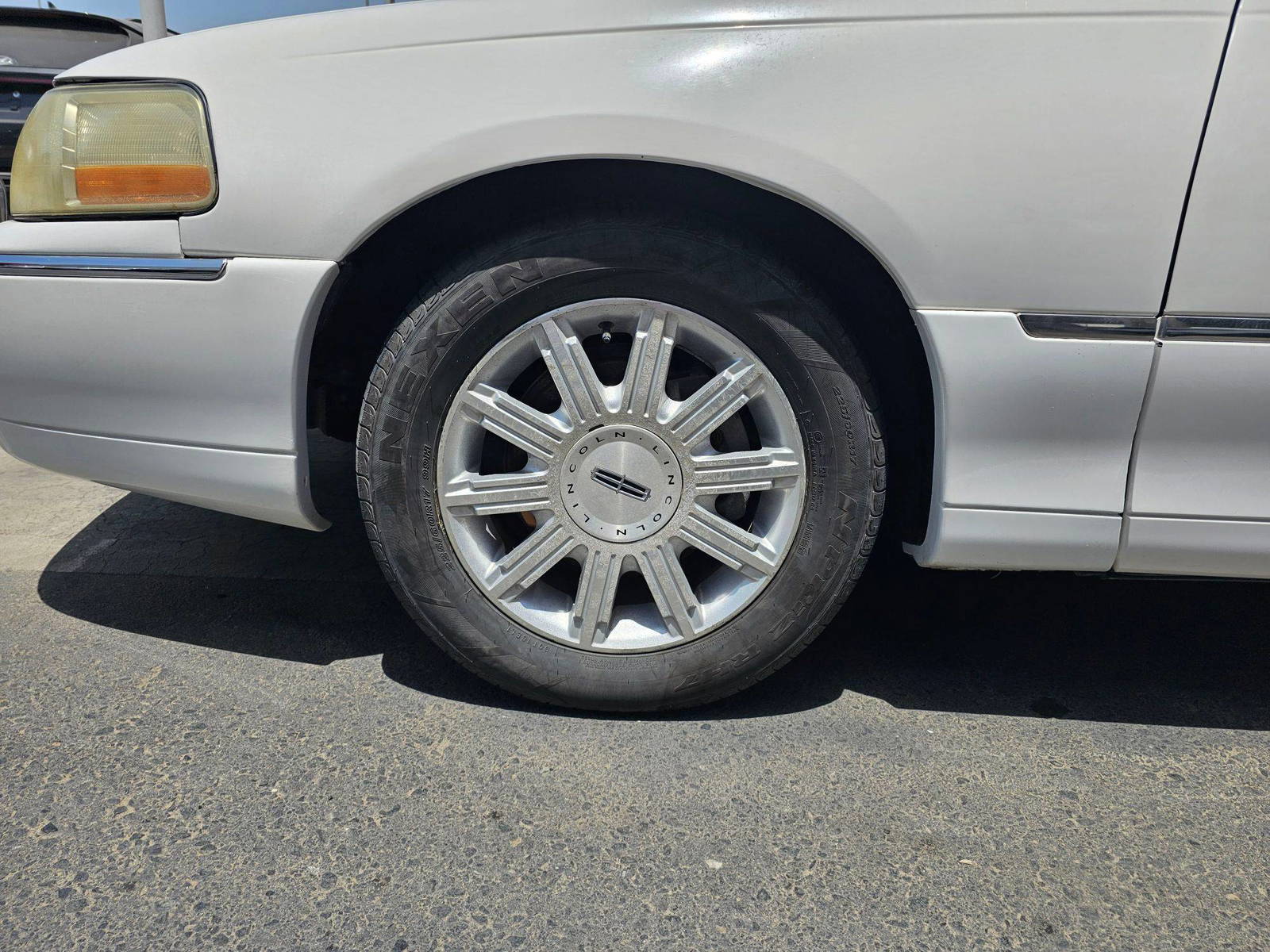 2010 LINCOLN TOWN — 167295 Miles — Lot X613890 — Souq - Marhaba Auctions Used Cars - Image 8