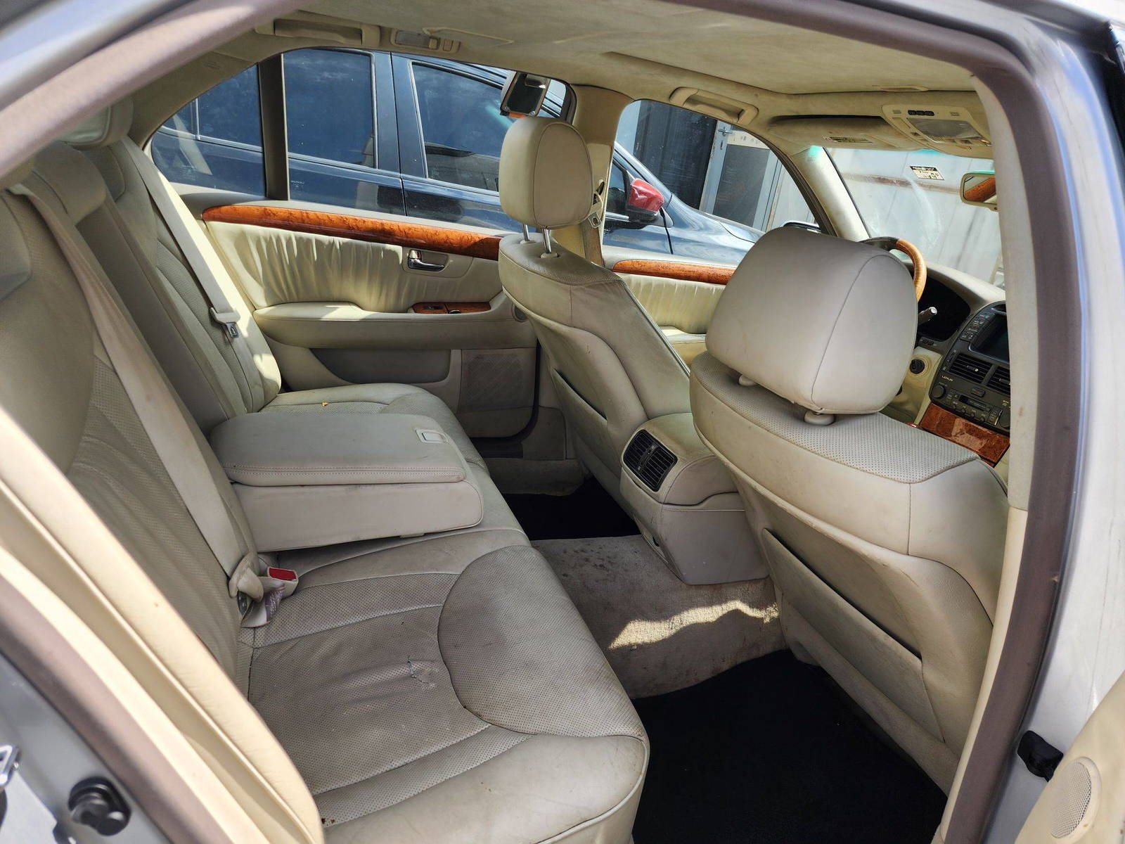 2004 LEXUS LS 430 — 141874 Miles — Lot 2105487 — Souq - Marhaba Auctions Used Cars - Image 7