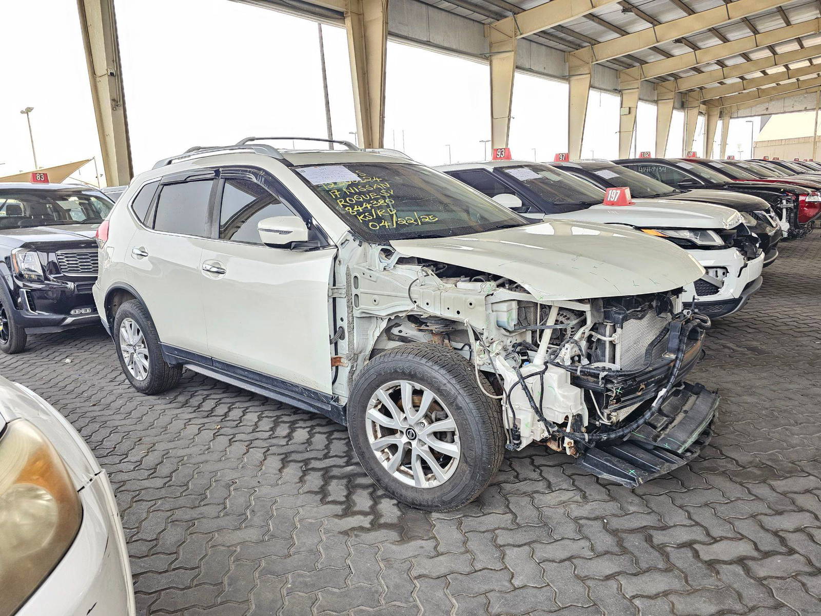 2017 NISSAN ROGUE — 182605 KM — Lot 12300124 — Souq - Marhaba Auctions Used Cars - Image 4