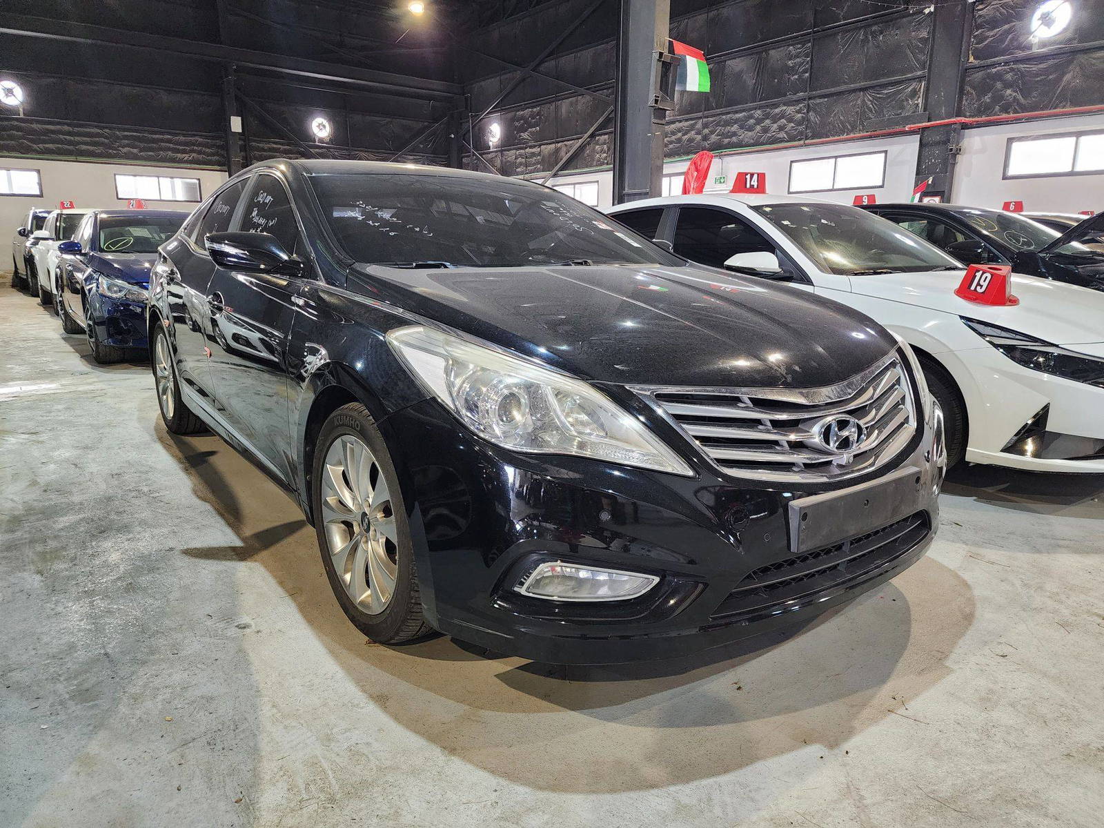 2011 HYUNDAI GRANDEUR — 178943 KM — Lot 009910 — Al Quoz - Marhaba Auctions Used Cars - Image 6