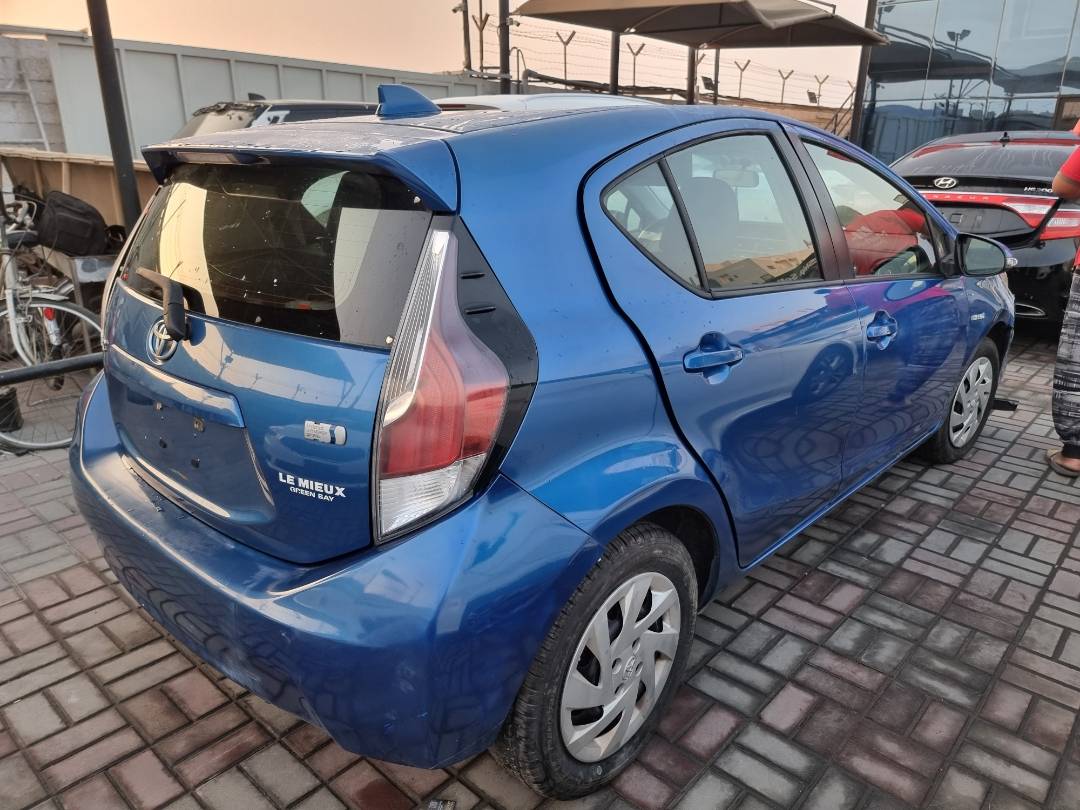 2015 TOYOTA PRIUS C — 201633 Miles — Lot 102805 — Souq - Marhaba Auctions Used Cars - Image 4