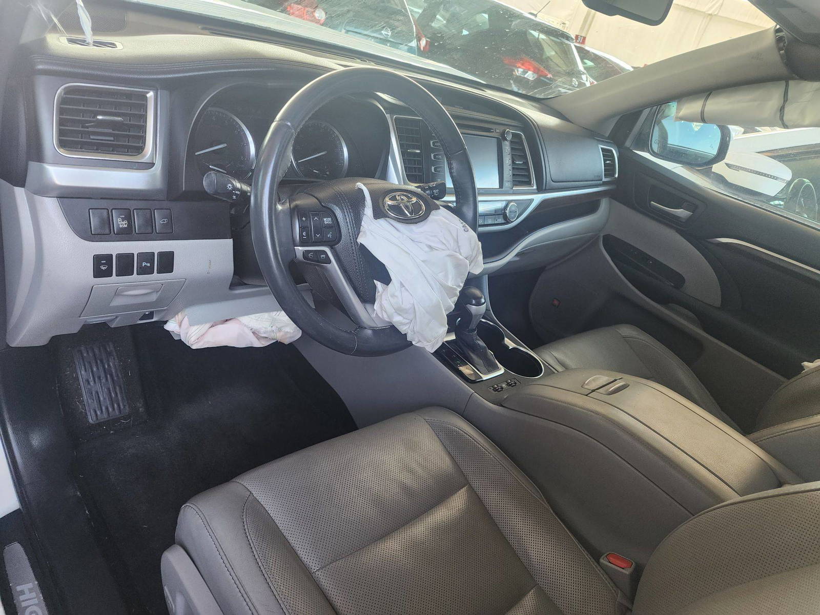 2016 TOYOTA HIGHLANDER — 124241 Miles — Lot 63099163 - Marhaba Auctions Used Cars - Image 4