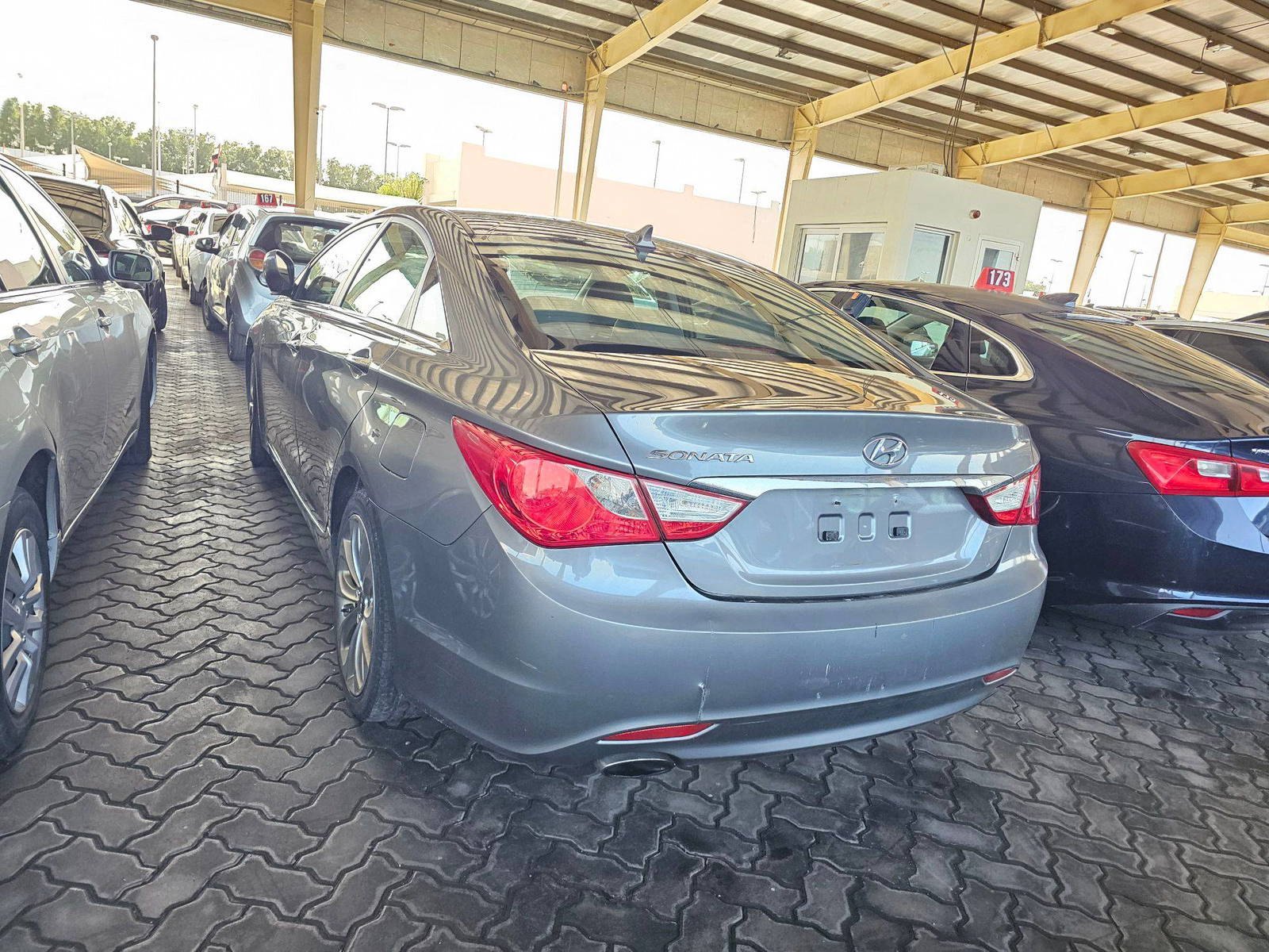 2011 HYUNDAI SONATA — 171080 Miles — Lot BH061011 — Souq - Marhaba Auctions Used Cars - Image 4