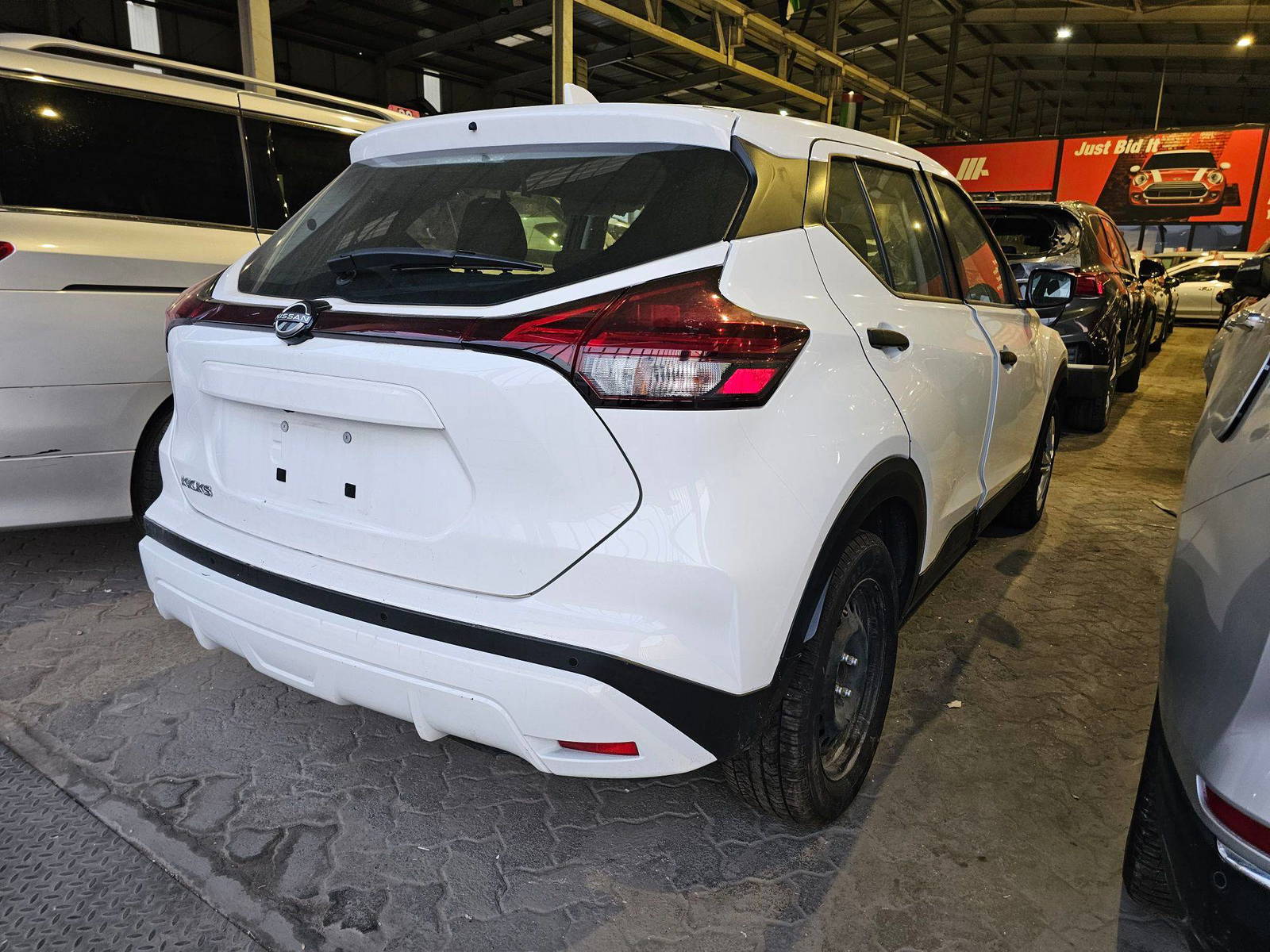 NISSAN KICKS 2022 view 2