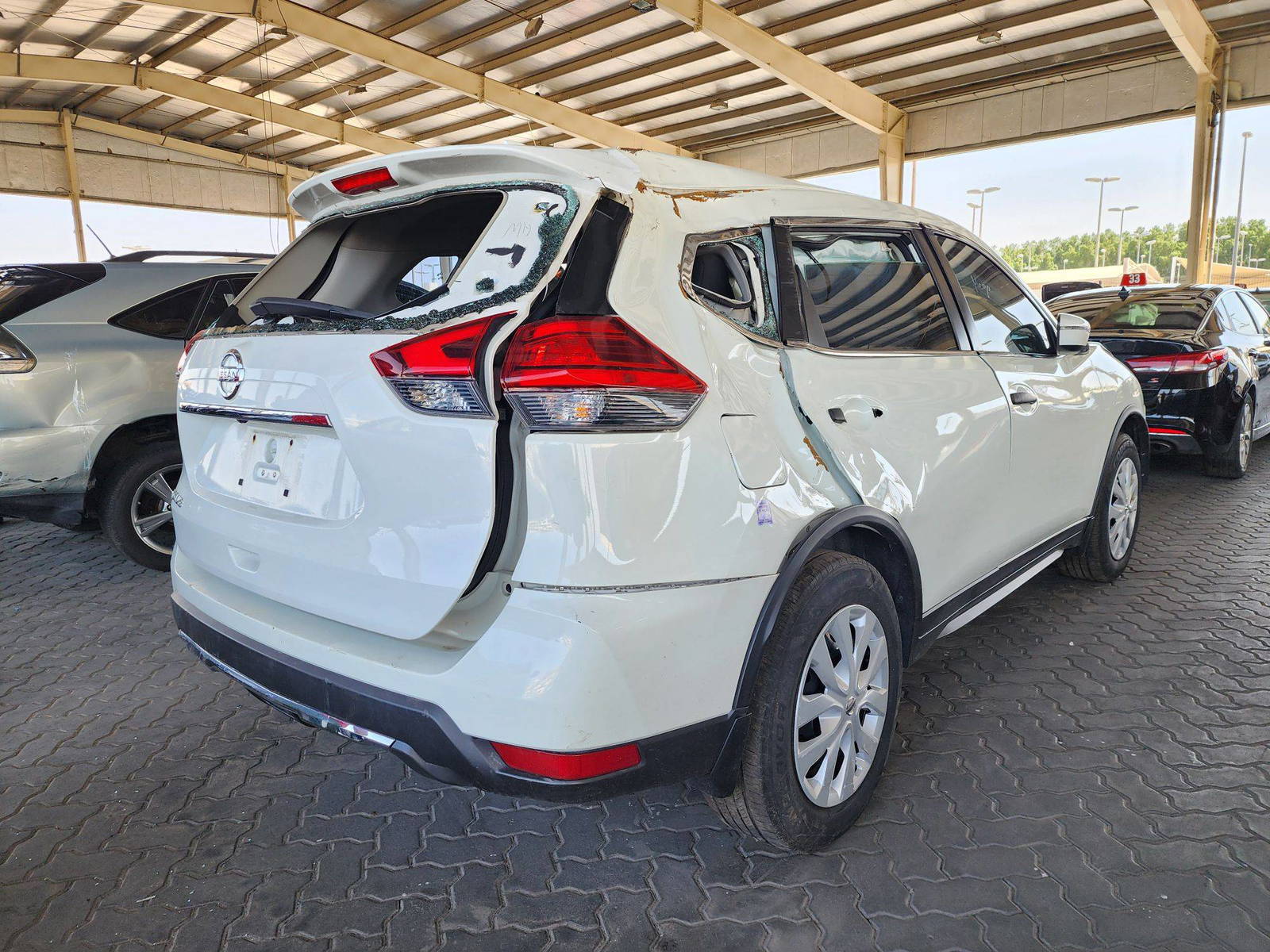 2017 NISSAN ROGUE — 130211 KM — Lot 796091 — Souq - Marhaba Auctions Used Cars - Image 4