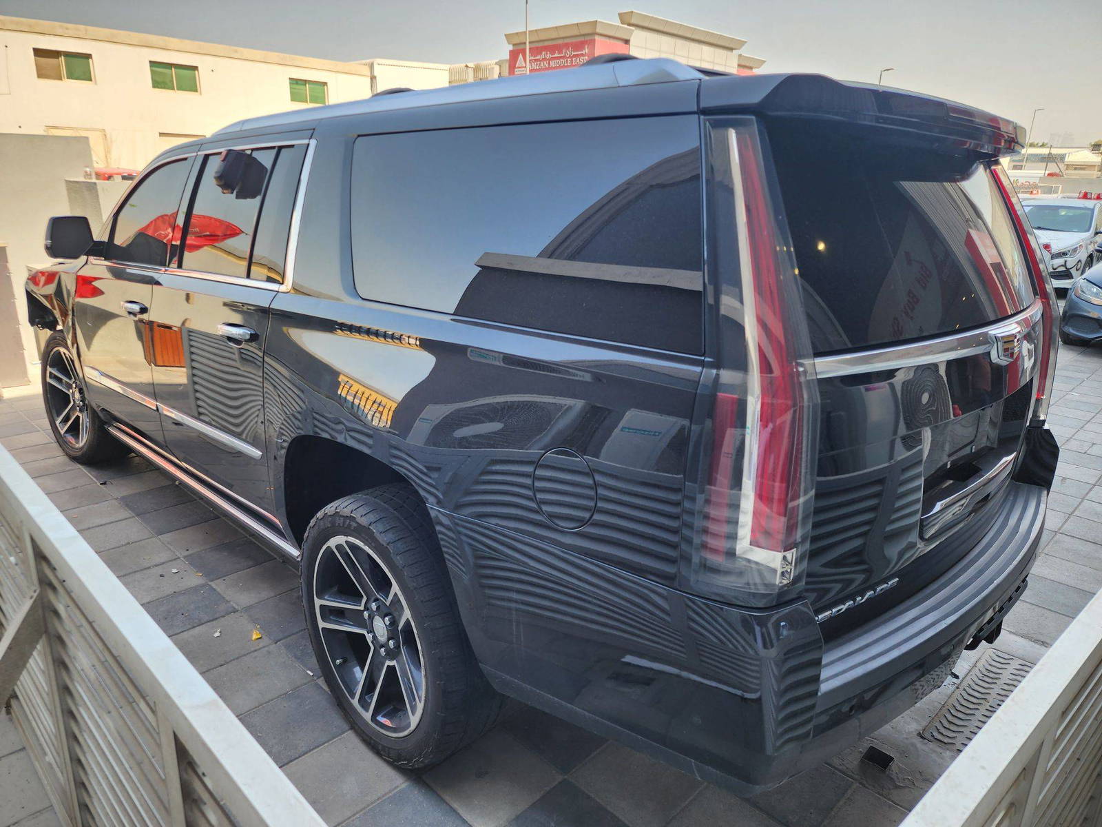 CADILLAC ESCALADE ESV PREMIUM LUXURY 2017 - Marhaba Auction Used Cars - Image 6