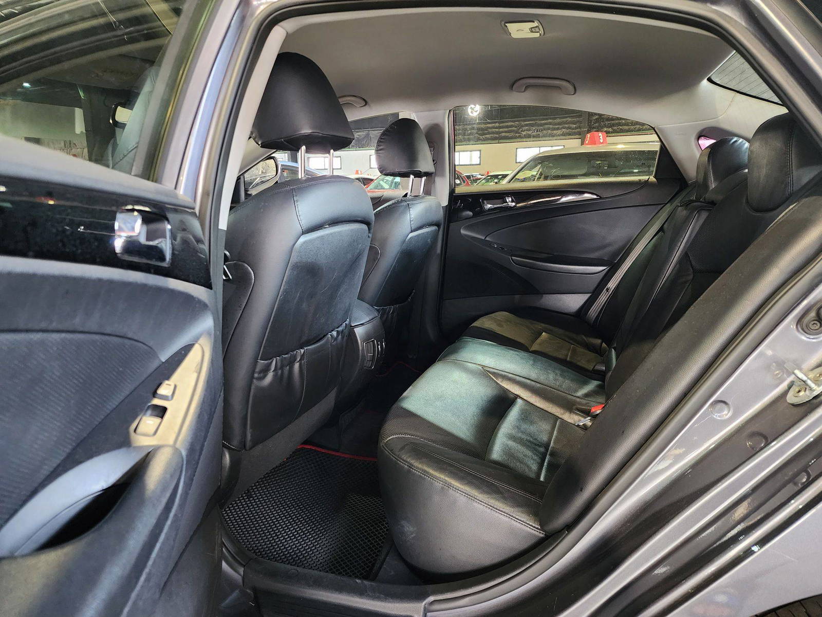 2011 HYUNDAI SONATA — 203034 KM — Lot 334906 — Al Quoz - Marhaba Auctions Used Cars - Image 8