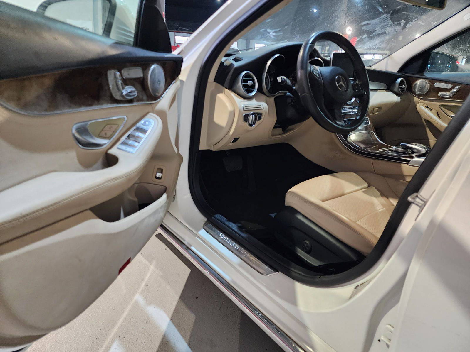 2015 MERCEDES BENZ C300 — 114648 Miles — Lot 077586 — Souq - Marhaba Auctions Used Cars - Image 12
