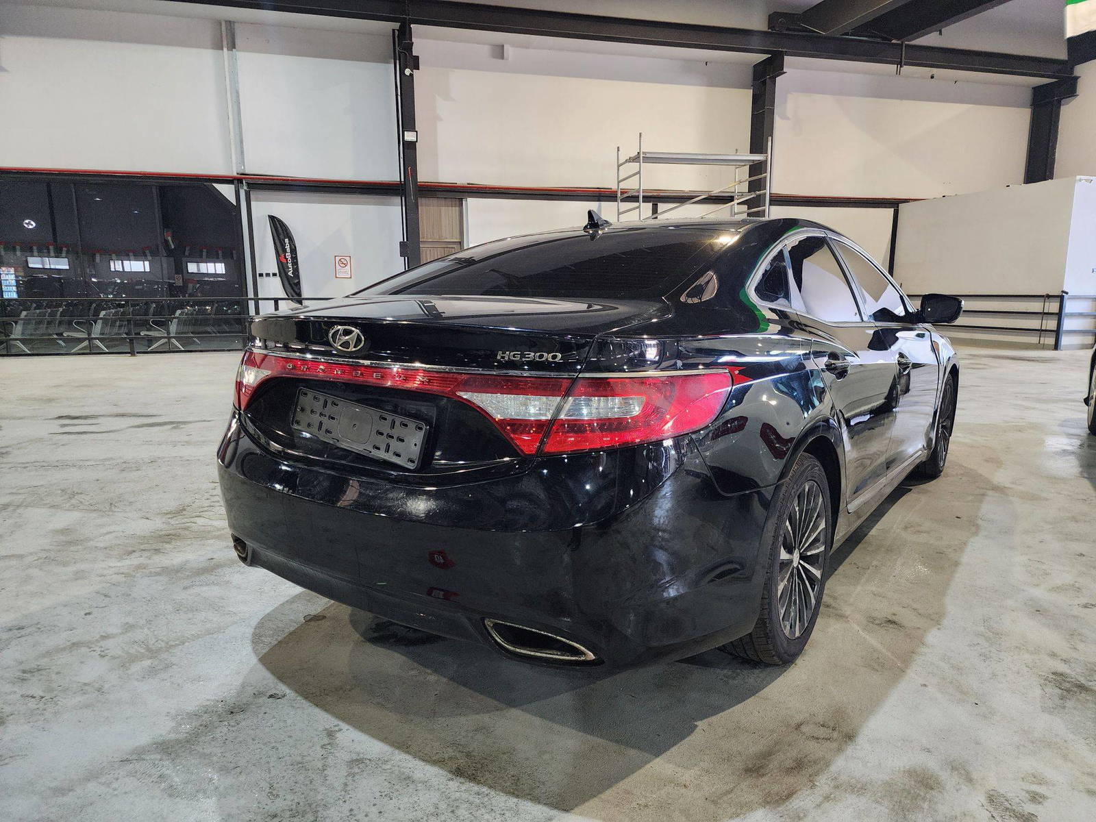2013 HYUNDAI GRANDEUR — 237858 KM — Lot 244045 — Main - Marhaba Auctions Used Cars - Image 3