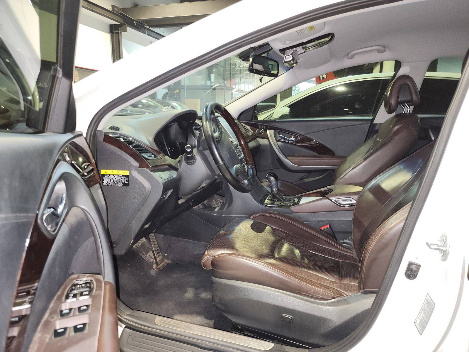 2014 HYUNDAI GRANDEUR — 187585 KM — Lot 332937 — Al Quoz - Marhaba Auctions Used Cars - Image 11