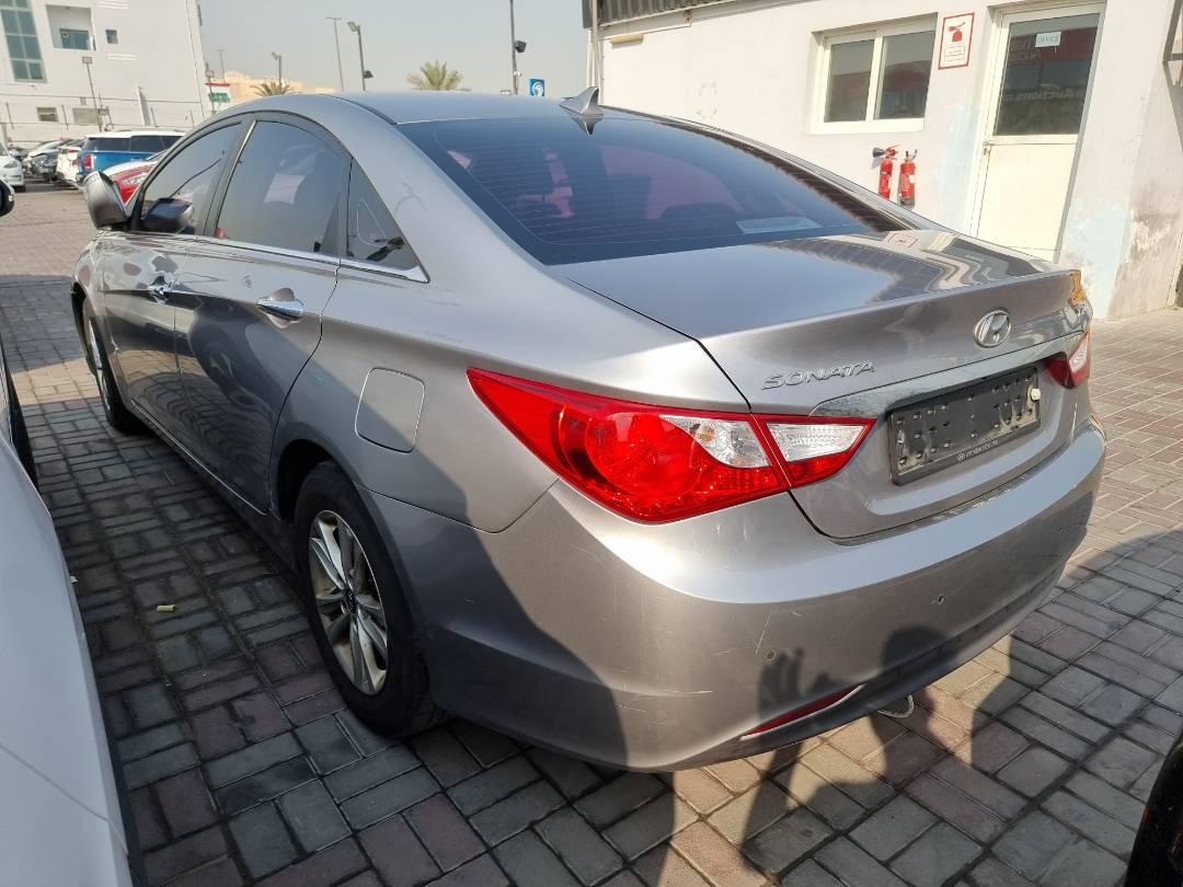 2012 HYUNDAI SONATA — 250764 KM — Lot 395206 — Souq - Marhaba Auctions Used Cars - Image 4
