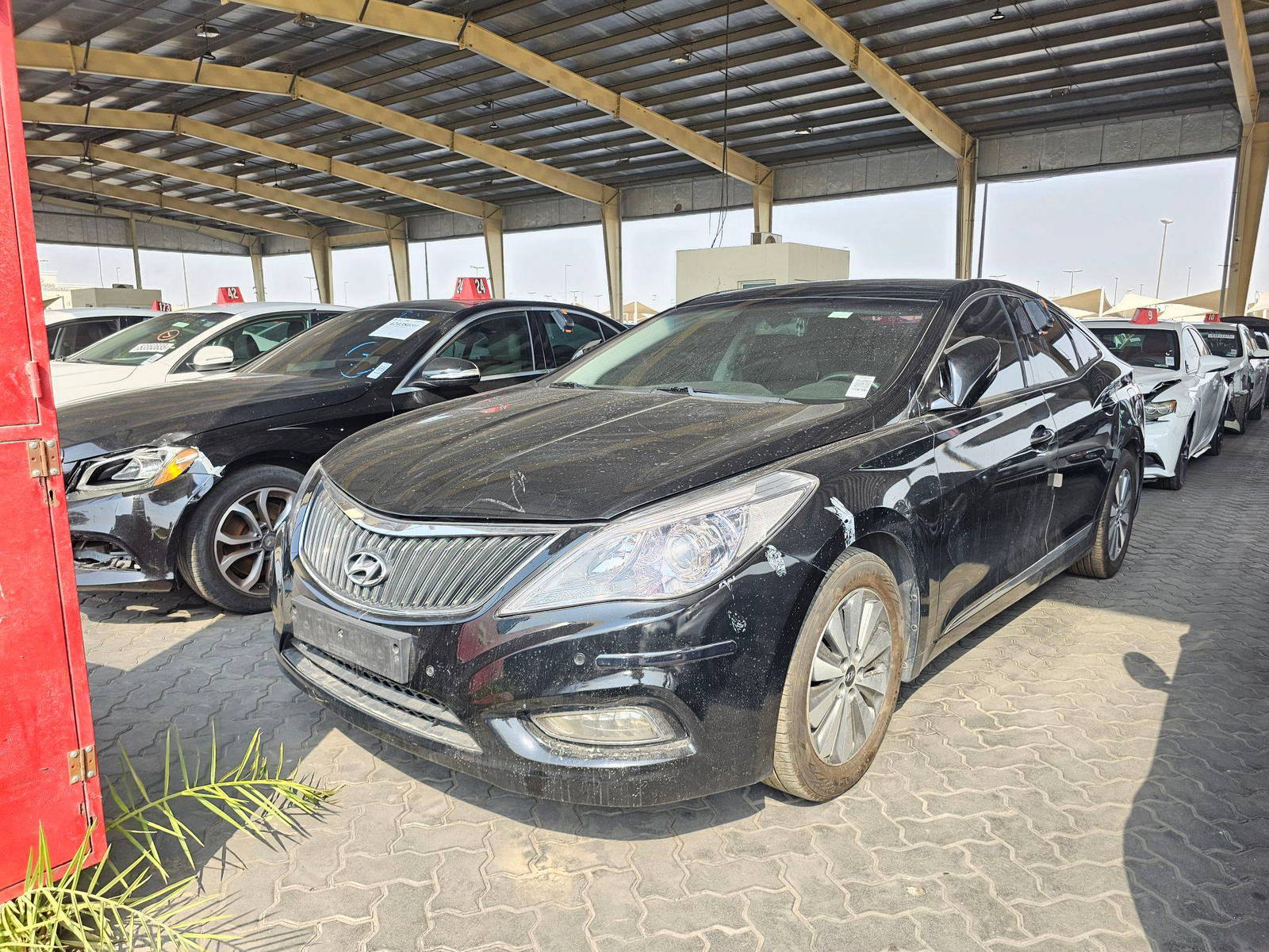 2015 HYUNDAI GRANDEUR — 223226 KM — Lot 07995 — Souq - Marhaba Auctions Used Cars - Image 5