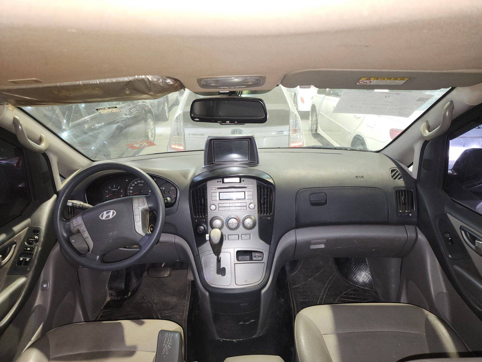 2012 HYUNDAI GRAND STAREX — 288340 KM — Lot 413826 — Al Quoz - Marhaba Auctions Used Cars - Image 8