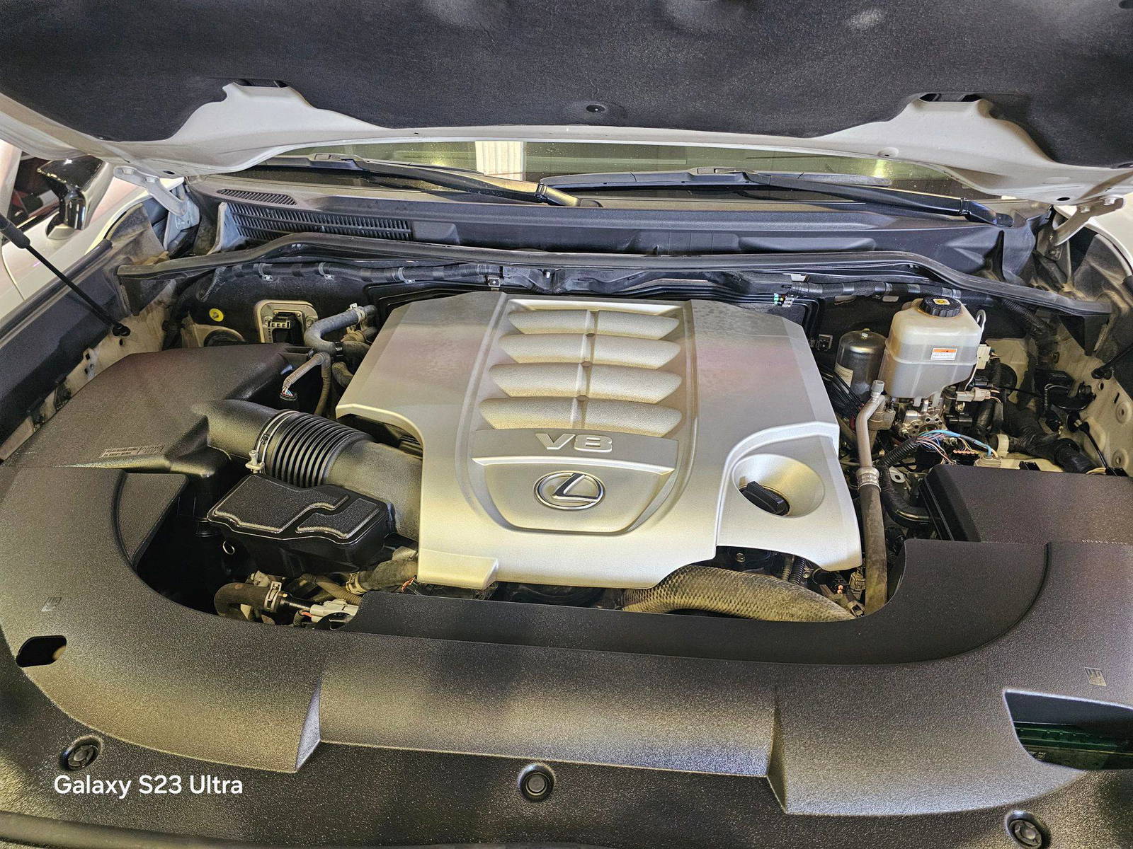 2021 LEXUS LX 570 — 95660 KM — Lot M4334709 — Main - Marhaba Auctions Used Cars - Image 13