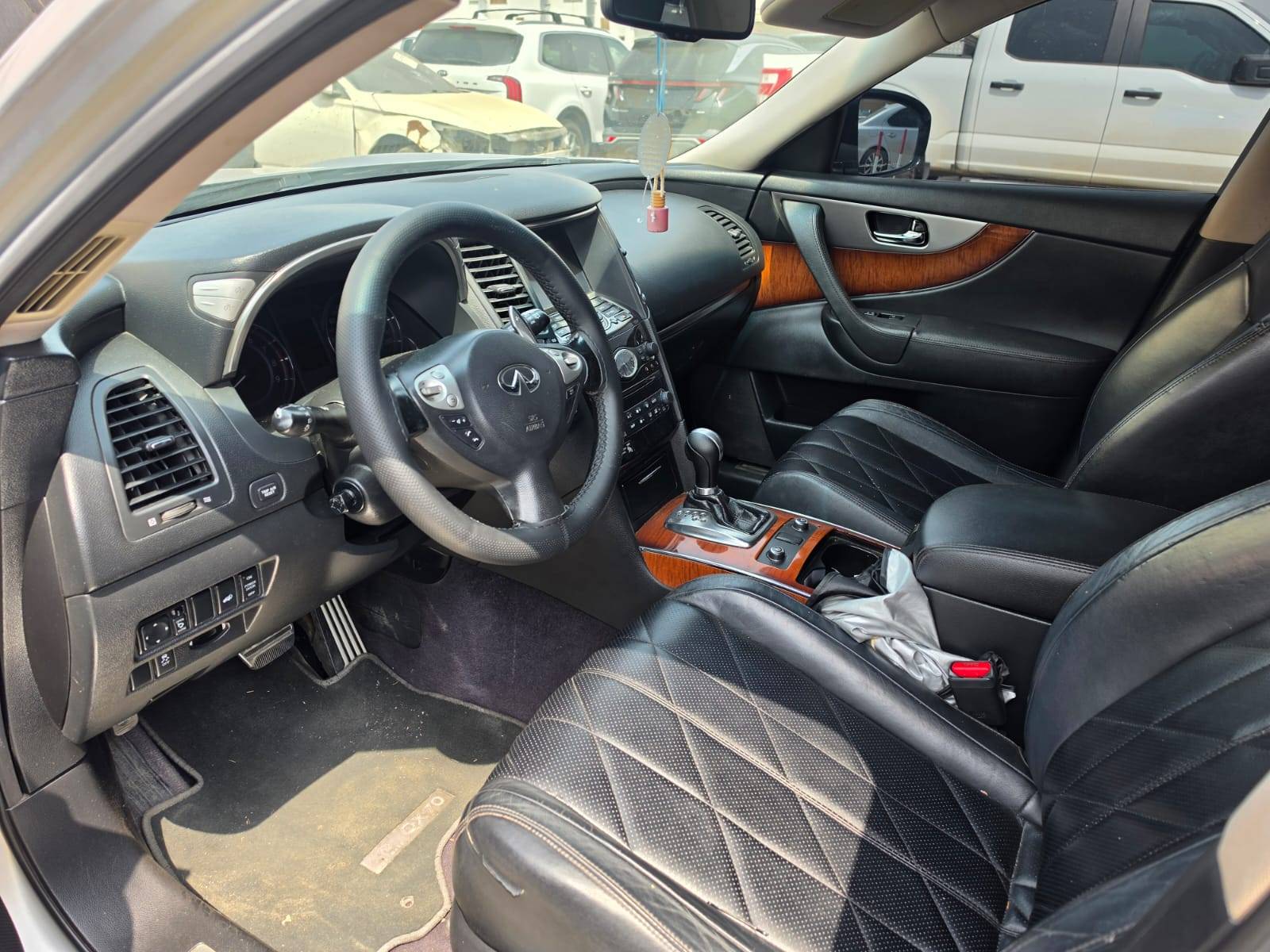 2014 INFINITI QX70 — 397634 KM — Lot EM631326 - Marhaba Auctions Used Cars - Image 7