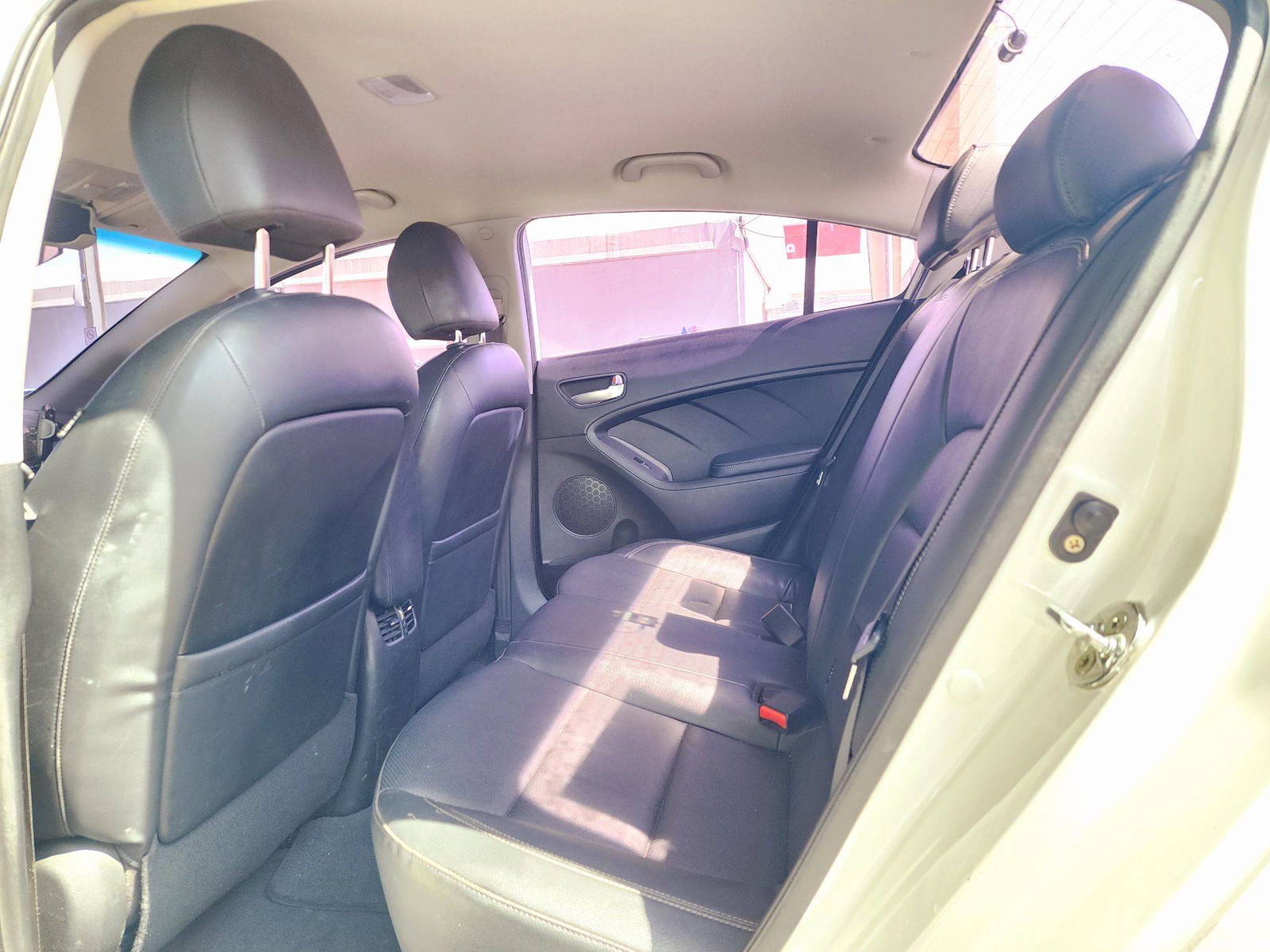 2015 KIA K3 — 233329 KM — Lot 382126 — Souq - Marhaba Auctions Used Cars - Image 6