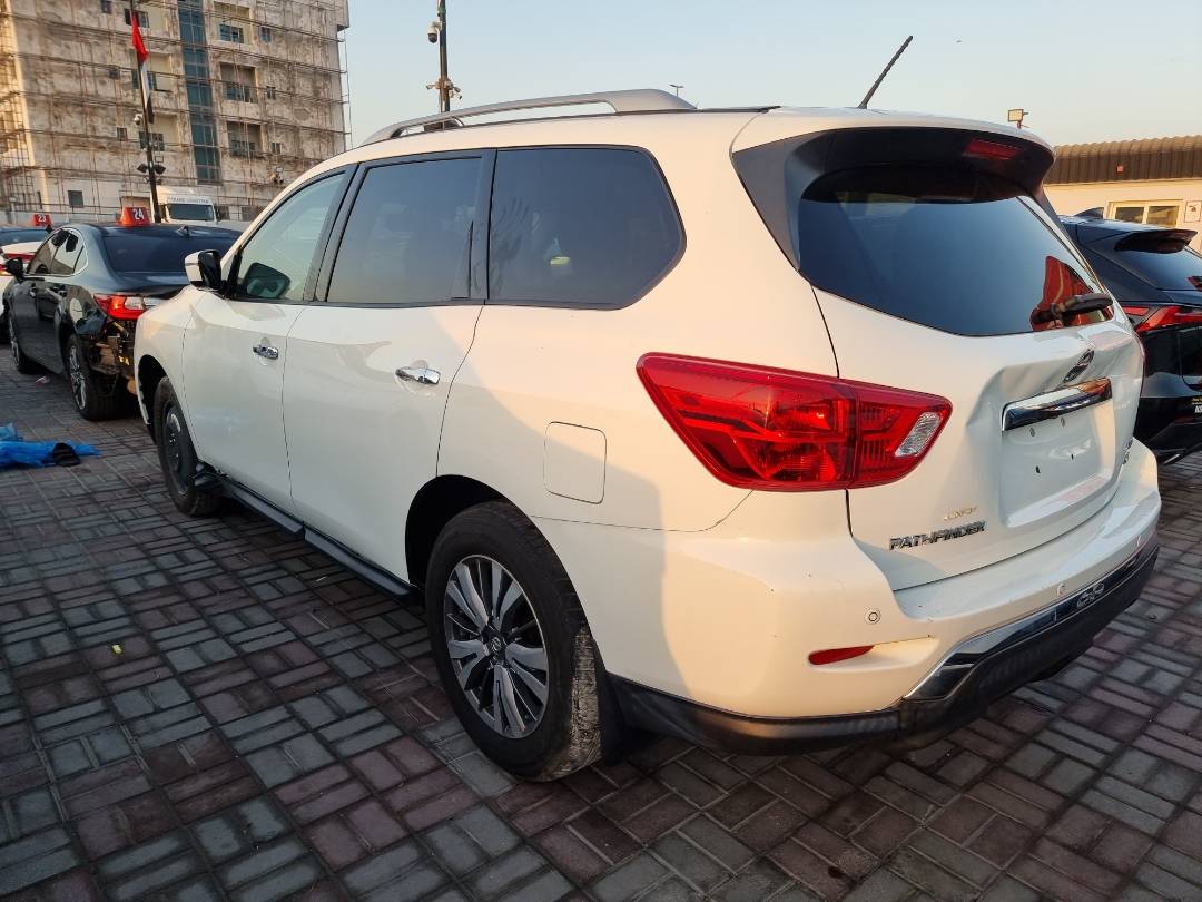 2018 NISSAN PATHFINDER — 129832 Miles — Lot 215487 — Souq - Marhaba Auctions Used Cars - Image 5