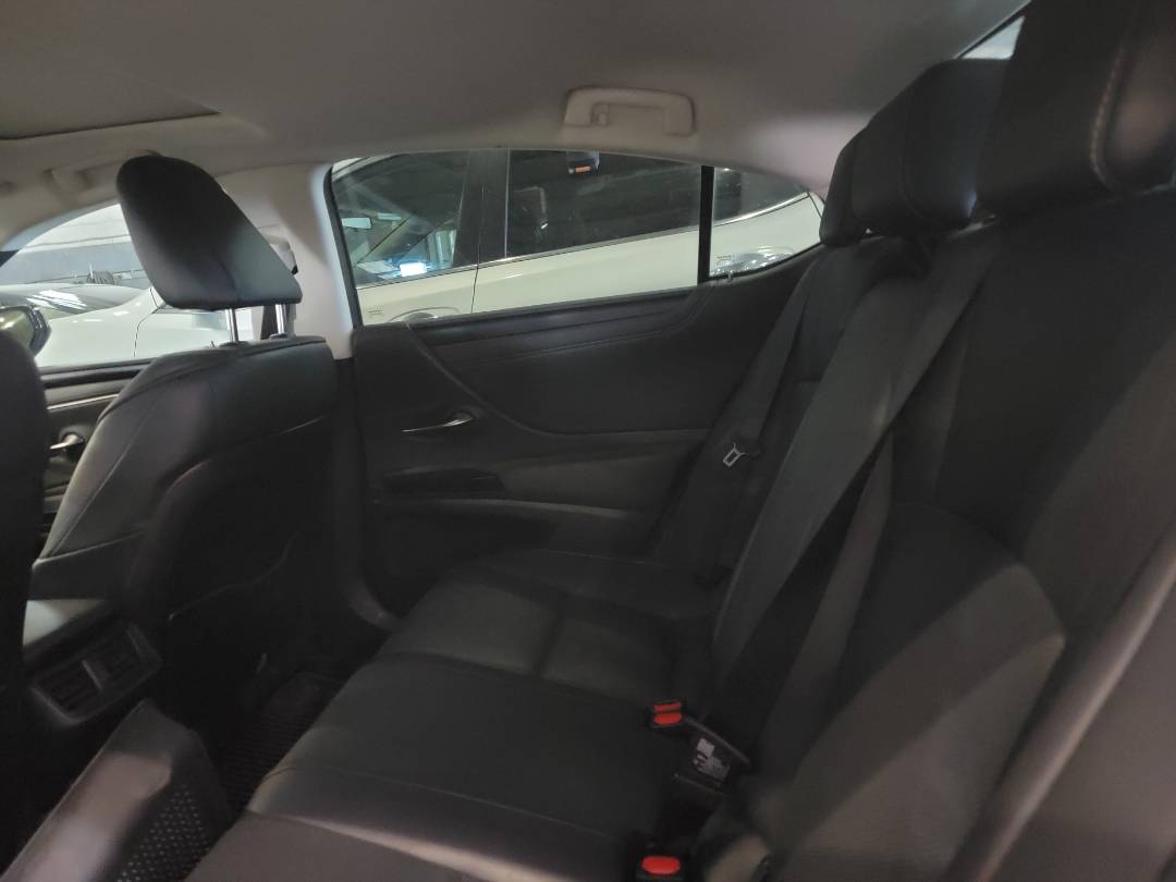 2022 LEXUS ES 300H — 131796 Miles — Lot 25914 — Main - Marhaba Auctions Used Cars - Image 7
