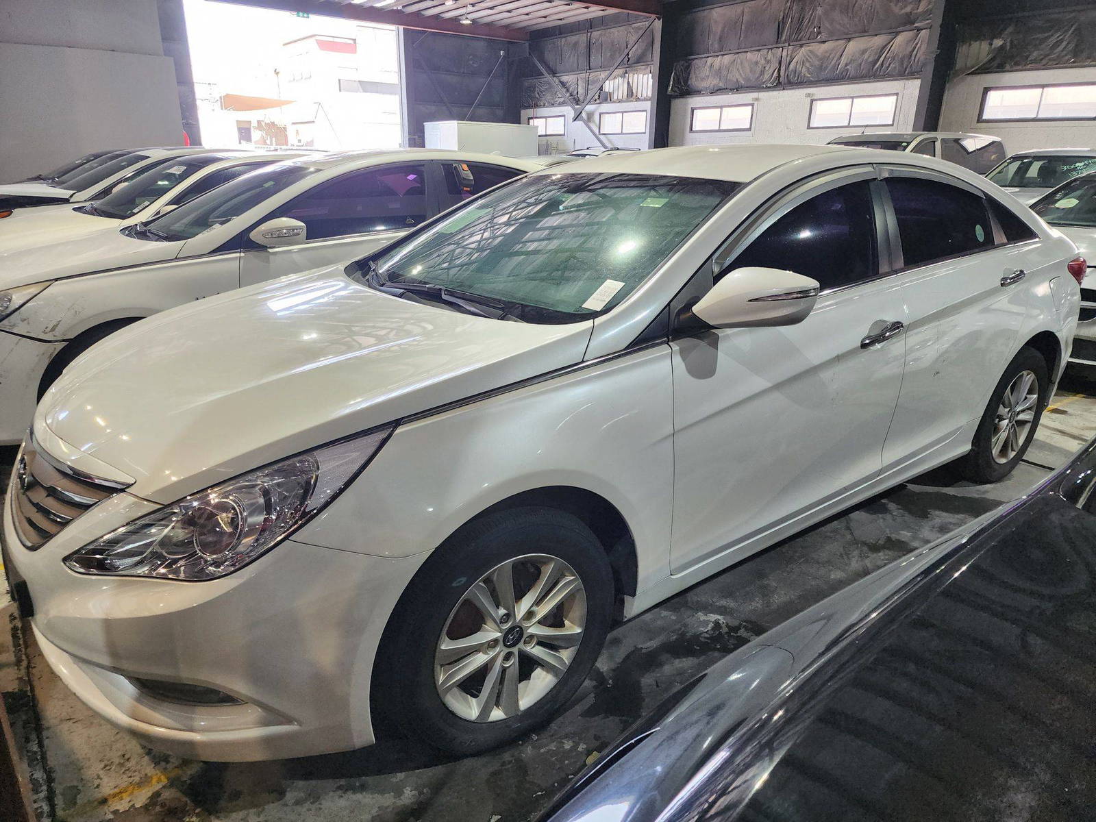2012 HYUNDAI SONATA — 164230 KM — Lot 215487 — Al Quoz - Marhaba Auctions Used Cars - Image 3