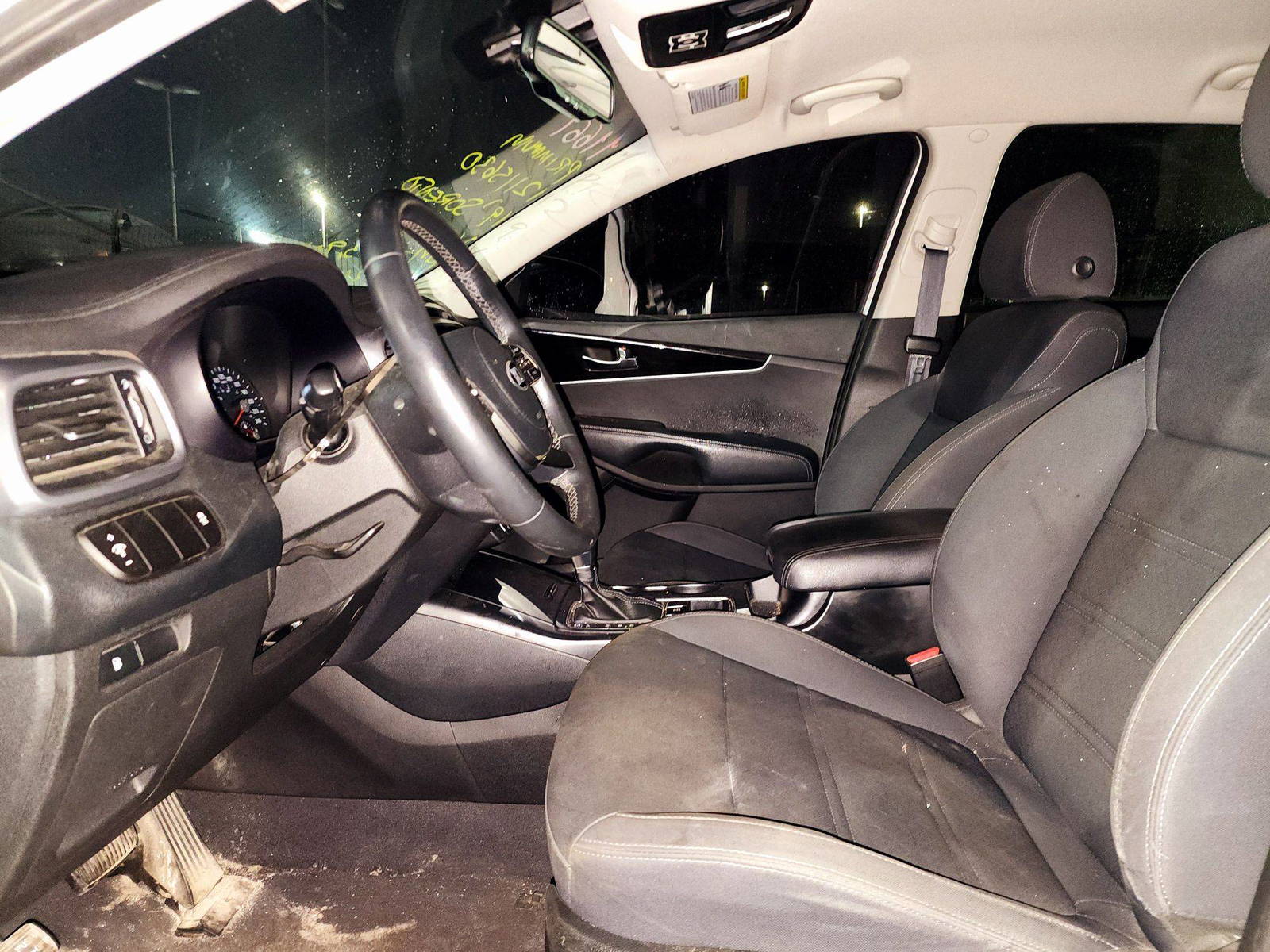 2019 KIA SORENTO — 193901 KM — Lot 12115630 — Souq - Marhaba Auctions Used Cars - Image 8