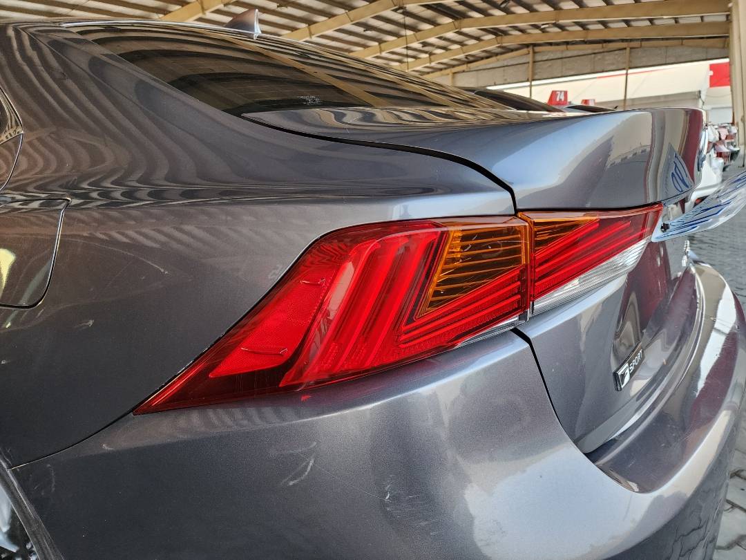 2017 LEXUS IS 300 — 206365 KM — Lot 023095 — Souq - Marhaba Auctions Used Cars - Image 10