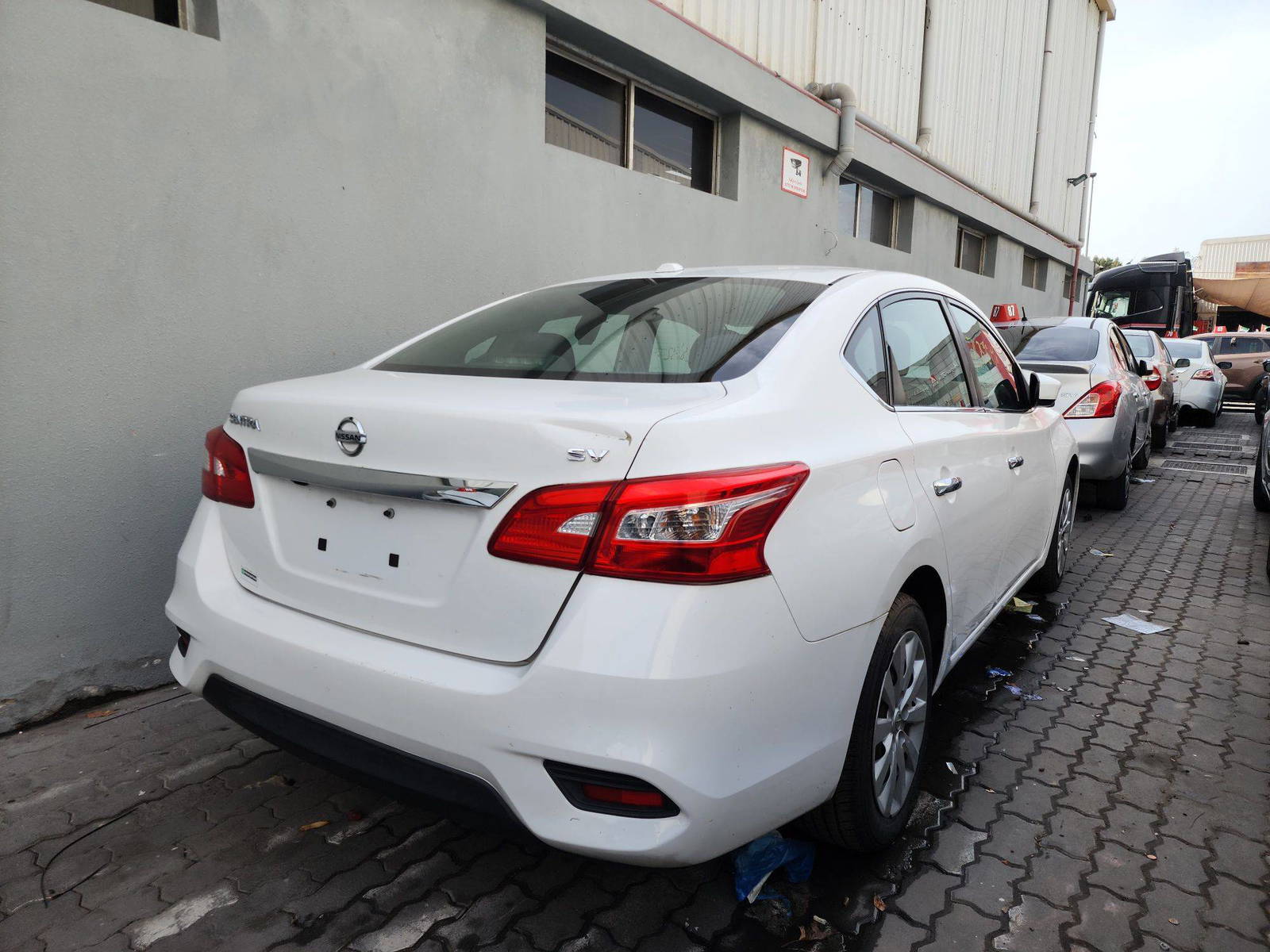 2017 NISSAN SENTRA — 132832 Miles — Lot 76759014 — Al Quoz - Marhaba Auctions Used Cars - Image 4
