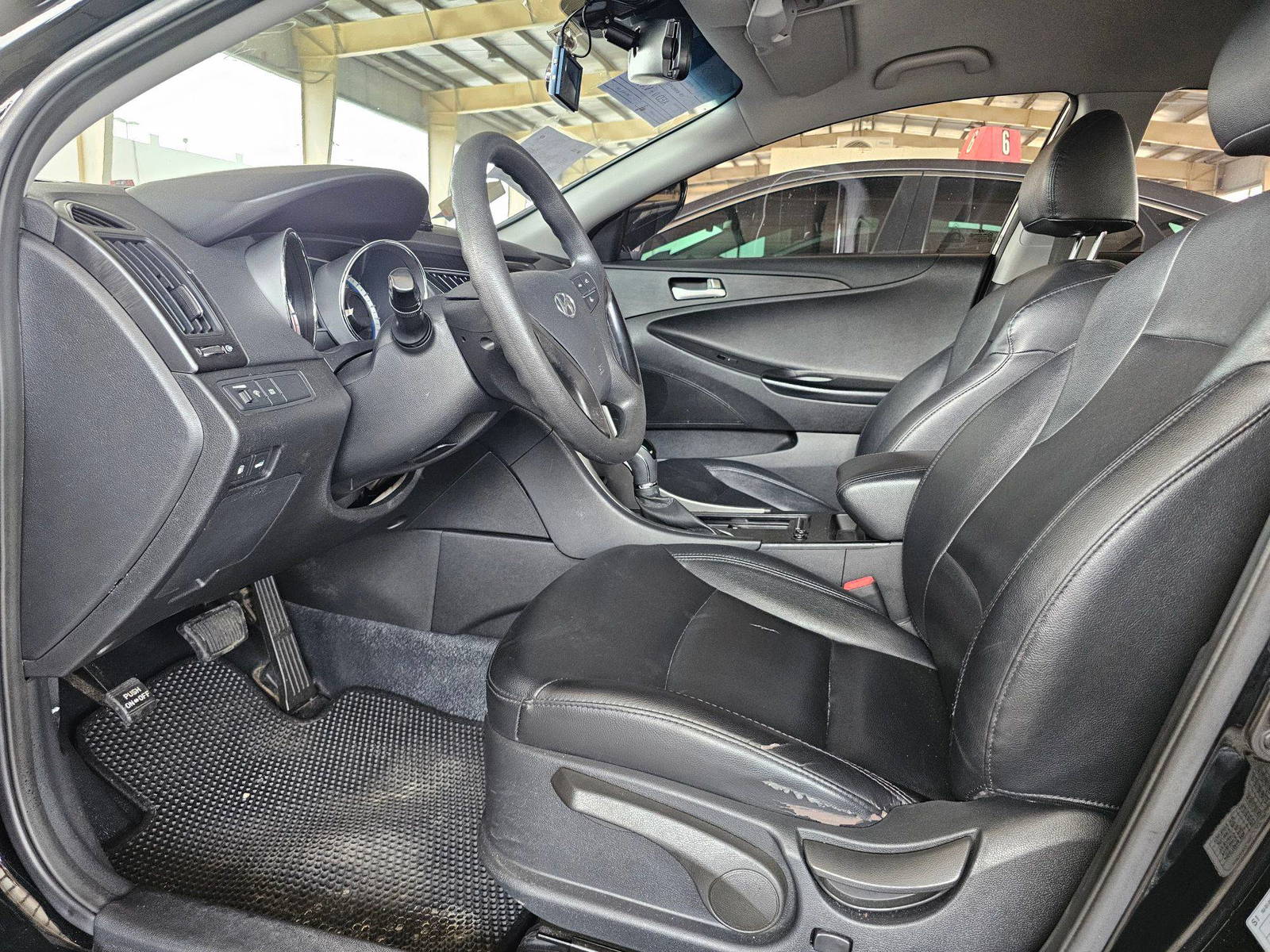 2012 HYUNDAI SONATA — 173456 KM — Lot 455498 — Souq - Marhaba Auctions Used Cars - Image 8