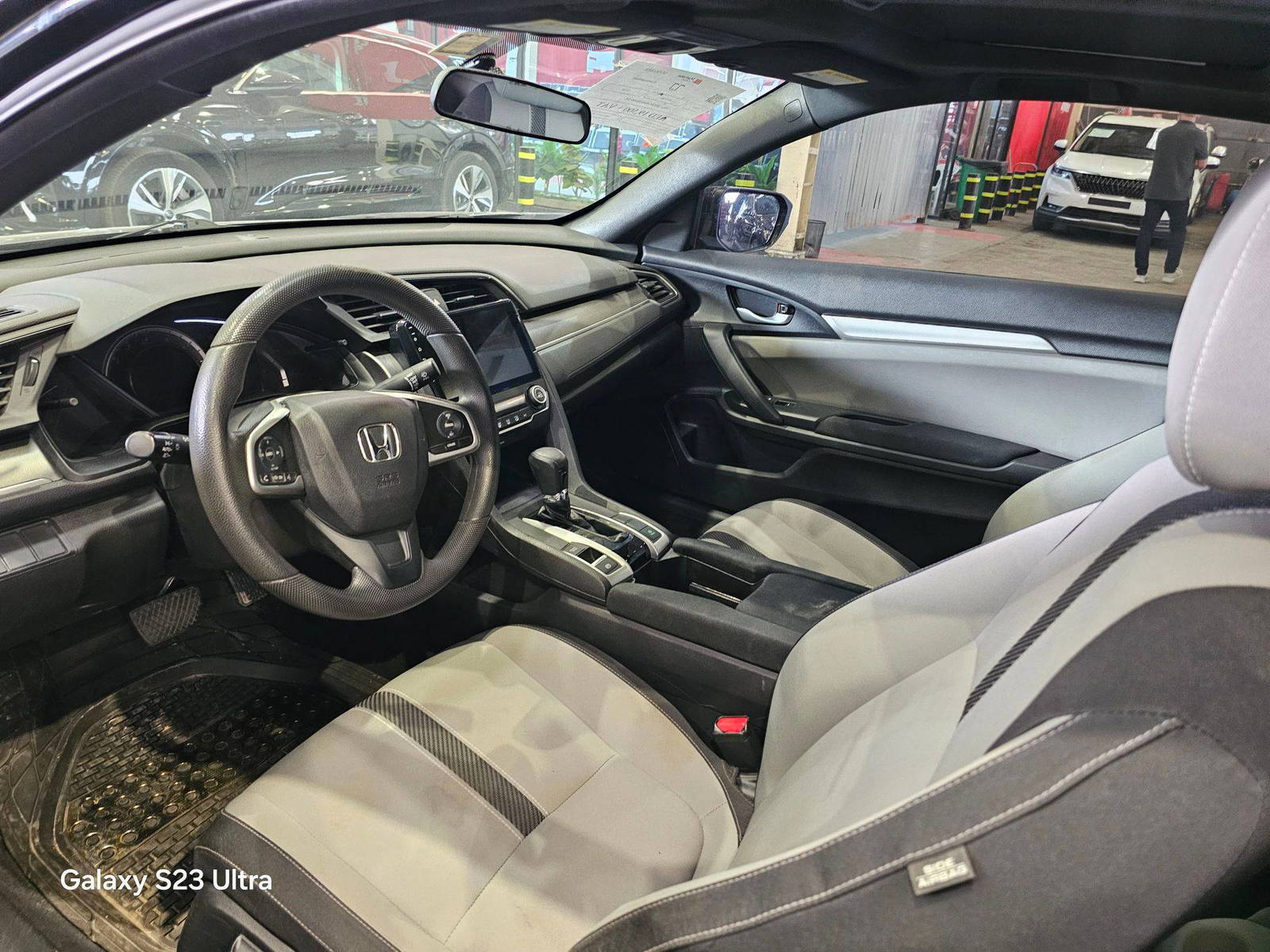 2018 HONDA CIVIC — 84263 KM — Lot 06JH309184 — Main - Marhaba Auctions Used Cars - Image 8