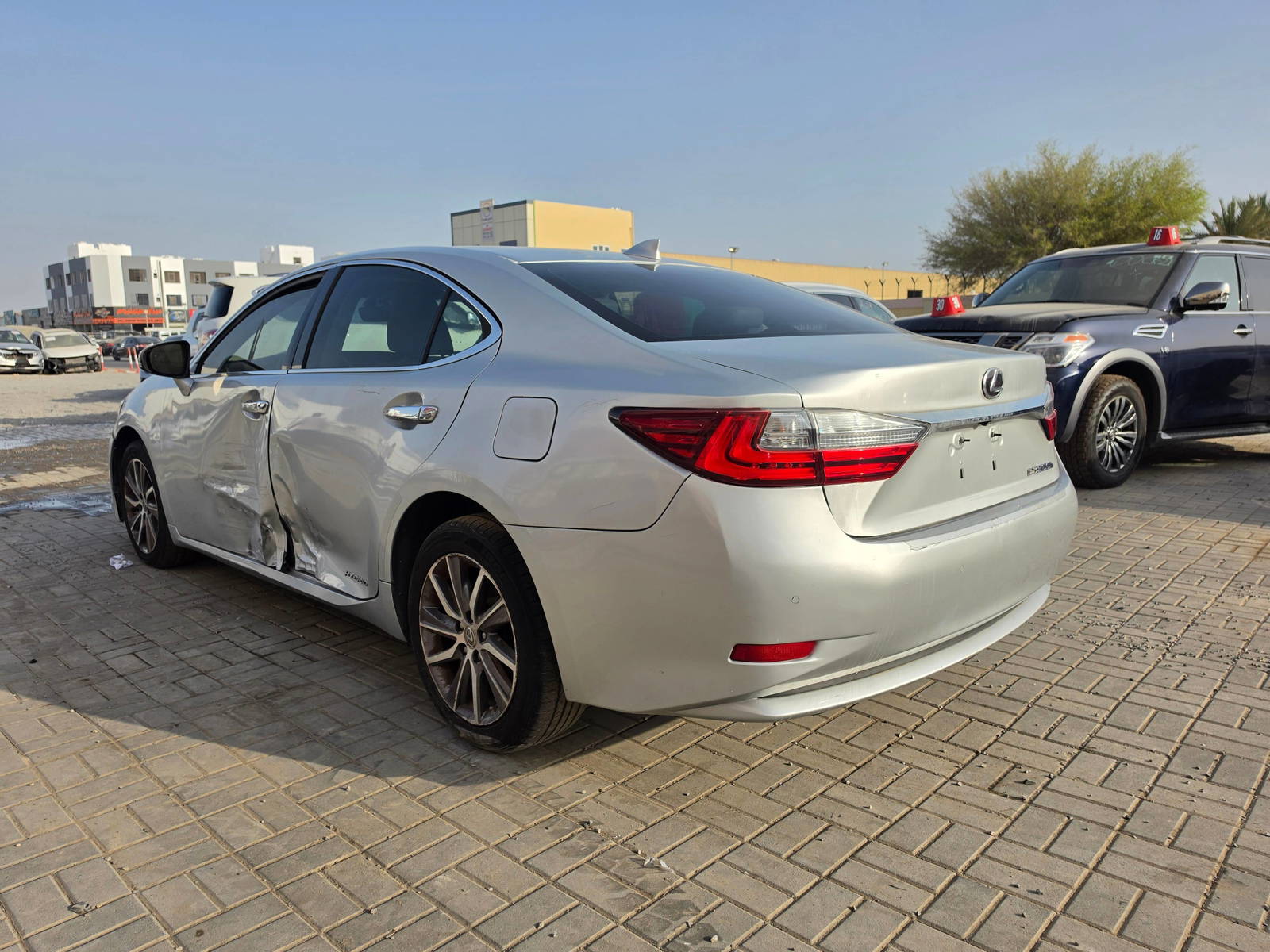 2016 LEXUS ES 300H — 9473 Miles — Lot 90123495 - Marhaba Auctions Used Cars - Image 5
