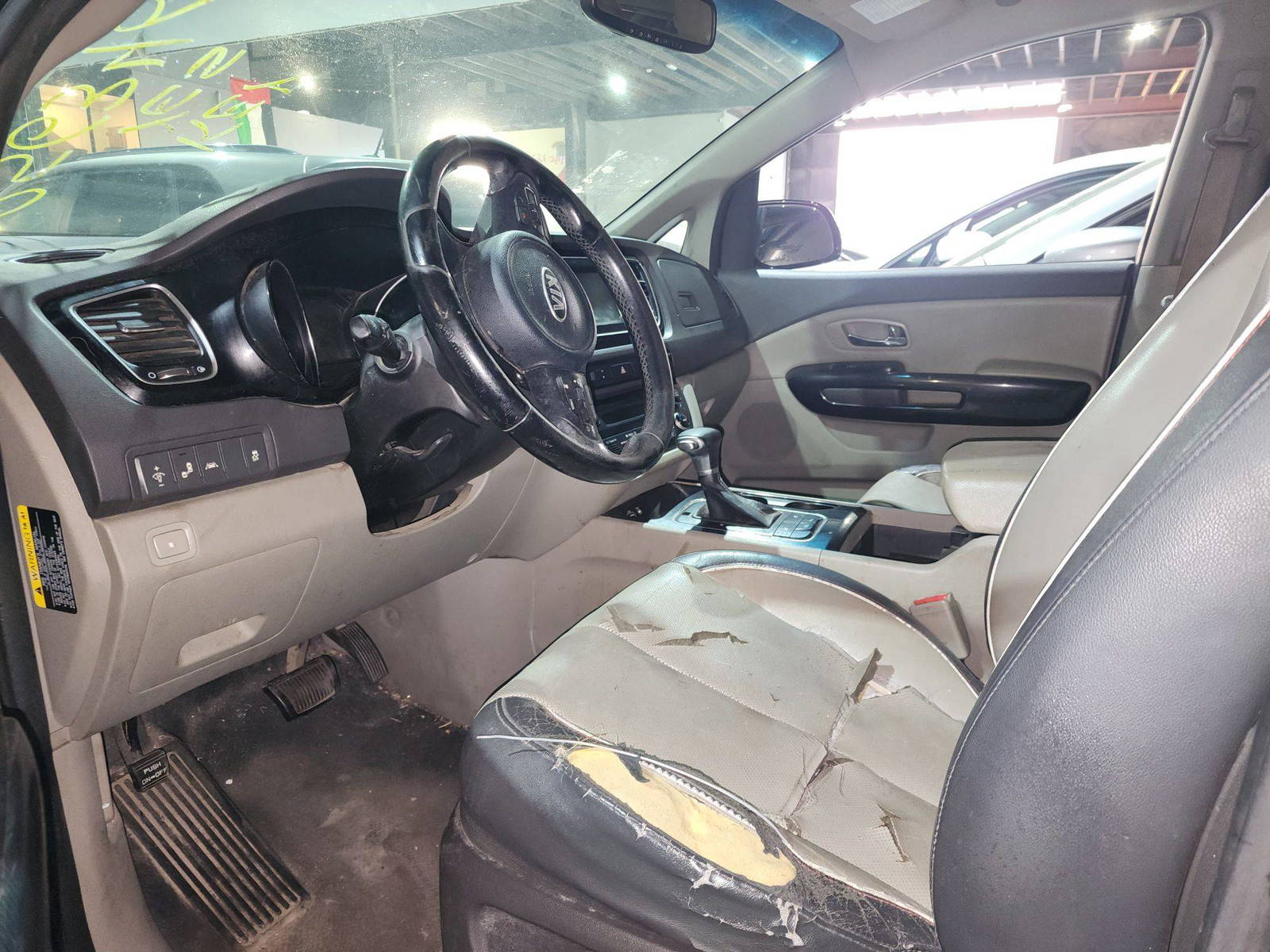 2017 KIA SEDONA — 165958 Miles — Lot C15H6256346 — Souq - Marhaba Auctions Used Cars - Image 10
