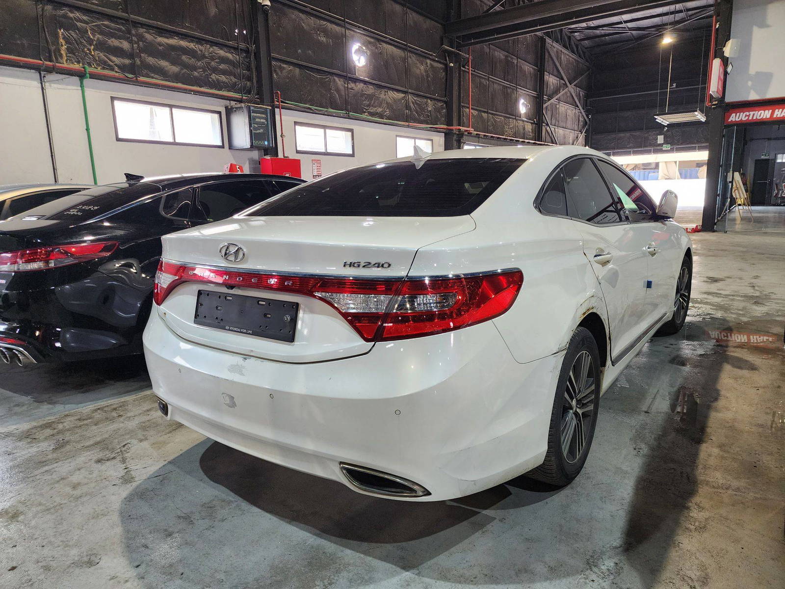 2014 HYUNDAI GRANDEUR — 187585 KM — Lot 332937 — Al Quoz - Marhaba Auctions Used Cars - Image 4