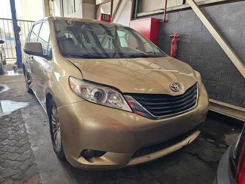 TOYOTA SIENNA
