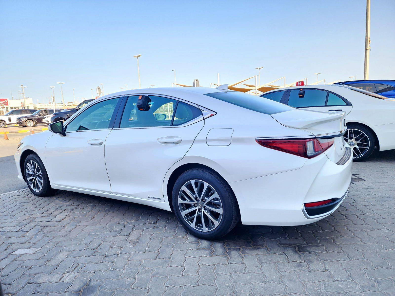 2022 LEXUS ES 300H — 51286 KM — Lot 68013343 — Souq - Marhaba Auctions Used Cars - Image 7