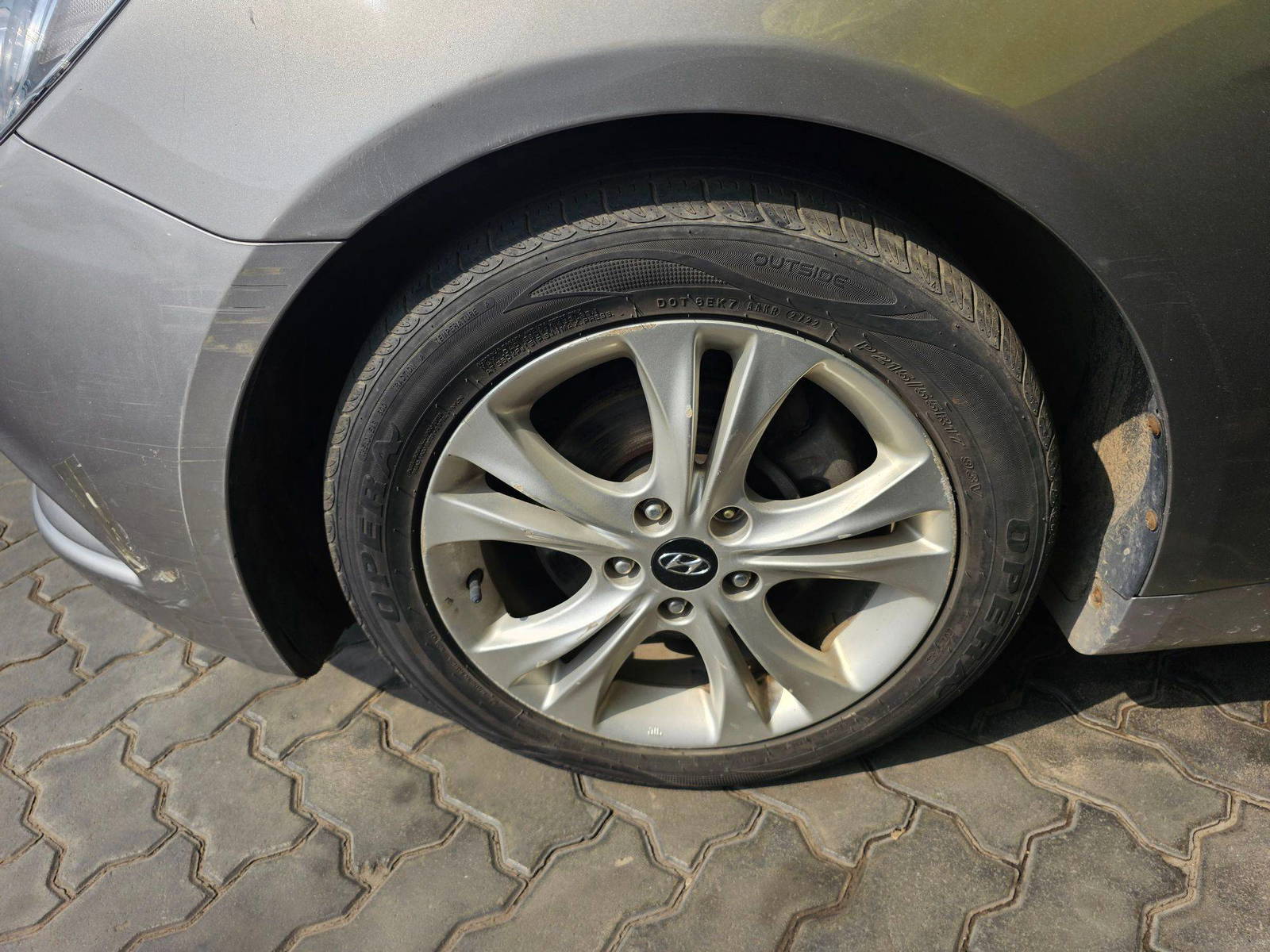 2010 HYUNDAI SONATA — 199554 KM — Lot DBAA069804 — Souq - Marhaba Auctions Used Cars - Image 11