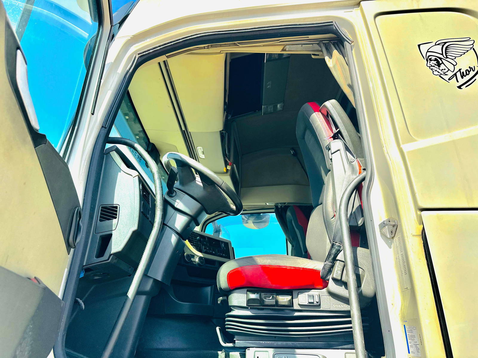 VOLVO FH-Series 2016 - Marhaba Auction Used Cars - Image 6