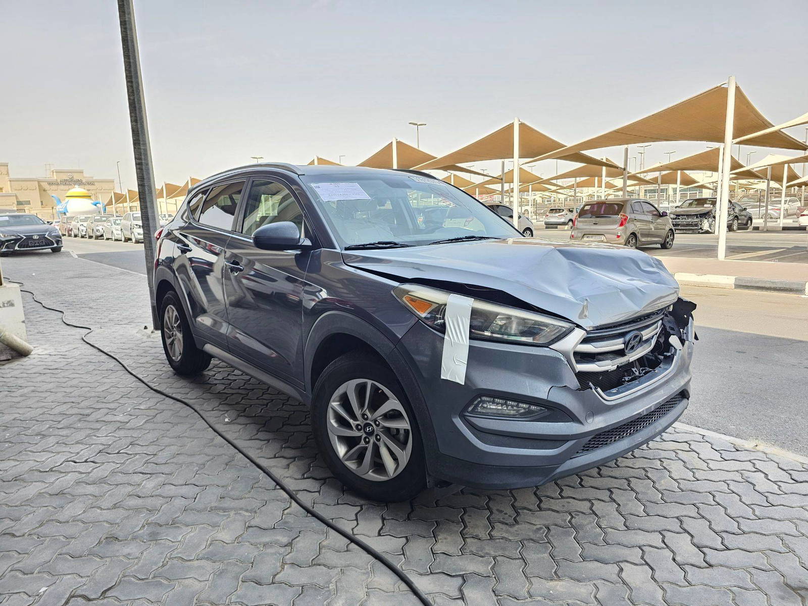 2017 HYUNDAI TUCSON — 164522 Miles — Lot HU295463 — Souq - Marhaba Auctions Used Cars - Image 4