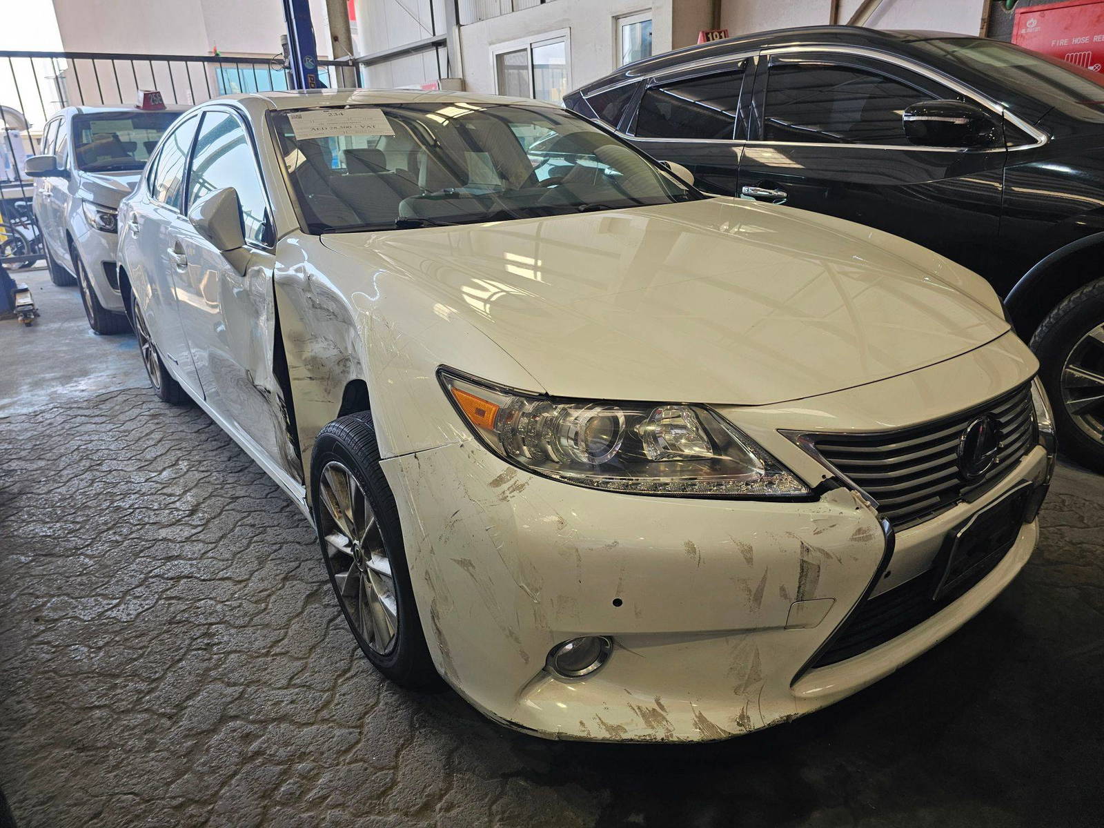 2015 LEXUS ES 300H — 206250 Miles — Lot 81677915 — Souq - Marhaba Auctions Used Cars - Image 4
