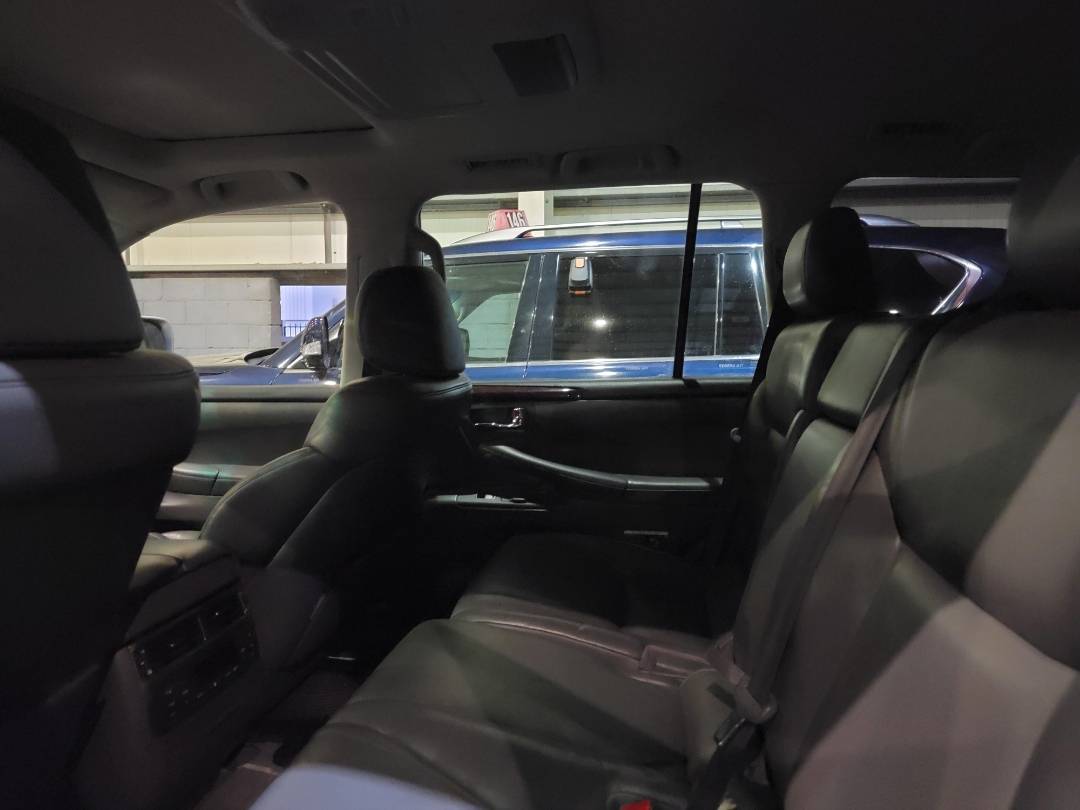 2008 LEXUS LX 570 — 371164 KM — Lot 001561 — Main - Marhaba Auctions Used Cars - Image 7