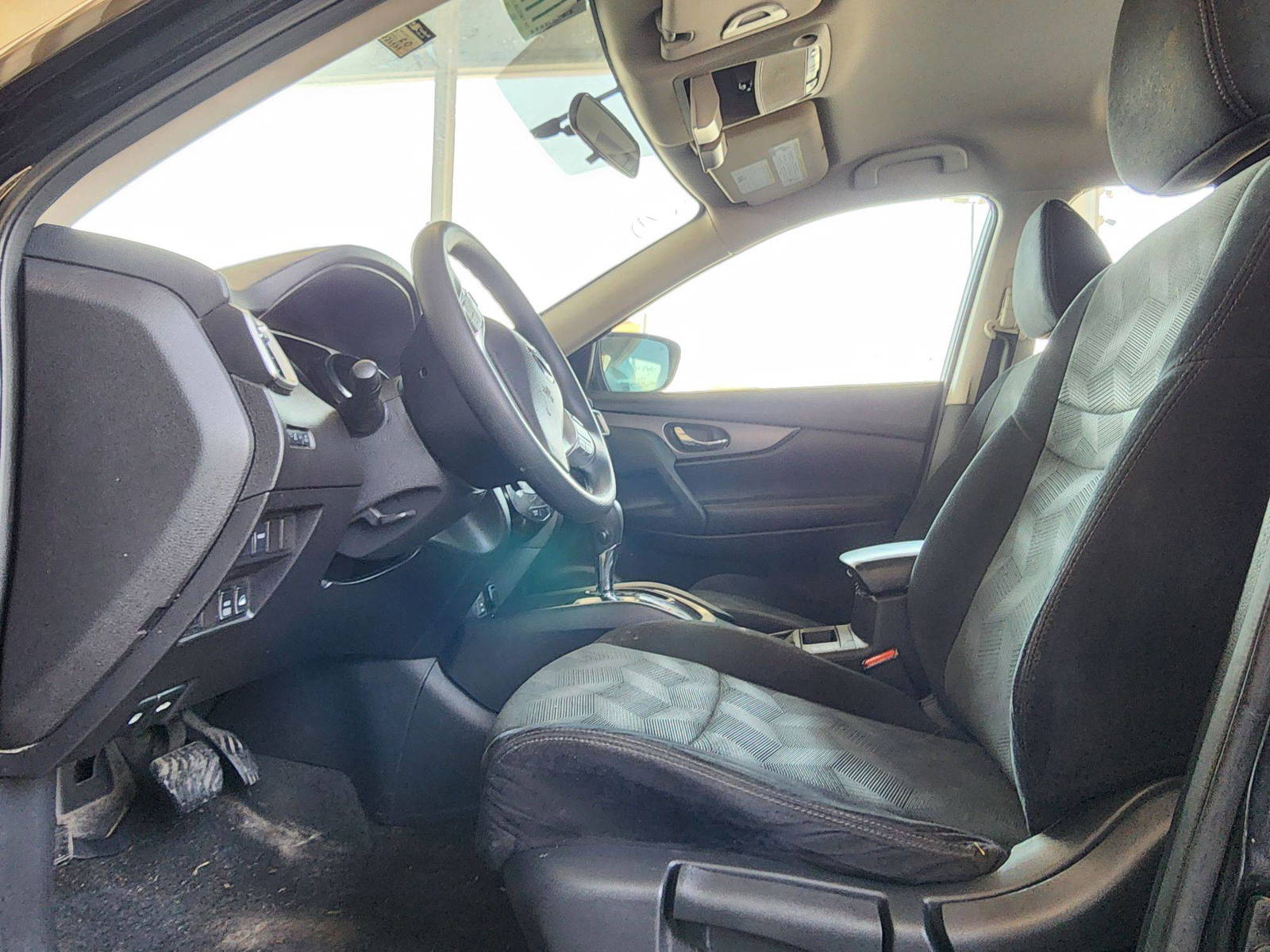 2015 NISSAN ROGUE — 274929 KM — Lot 77254273 — Souq - Marhaba Auctions Used Cars - Image 8