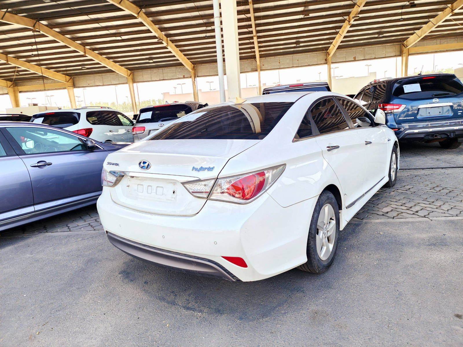 2012 HYUNDAI SONATA — 258796 KM — Lot 010389 — Souq - Marhaba Auctions Used Cars - Image 3