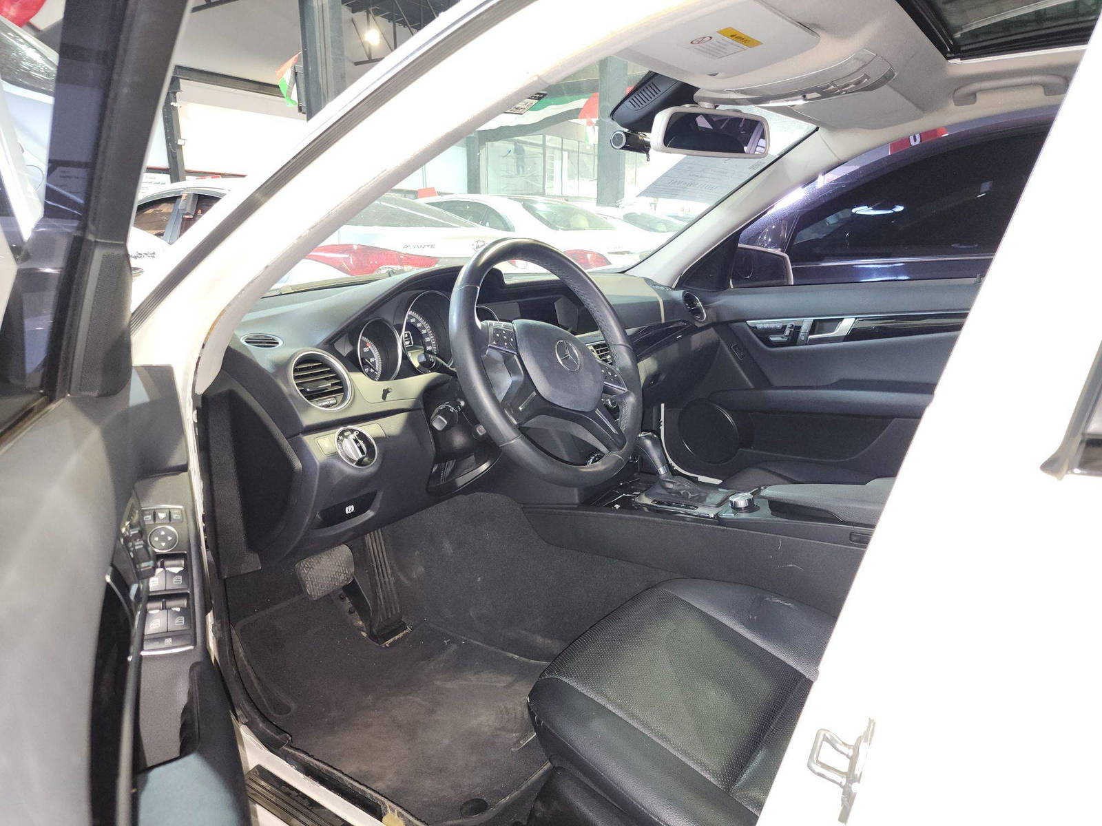 2012 MERCEDES BENZ C200 — 202897 KM — Lot 657036 — Al Quoz - Marhaba Auctions Used Cars - Image 9