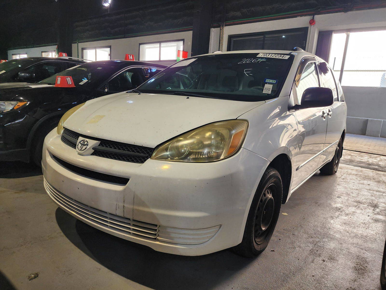 2004 TOYOTA SIENNA — 252120 Miles — Lot 70312234 — Al Quoz - Marhaba Auctions Used Cars - Image 3