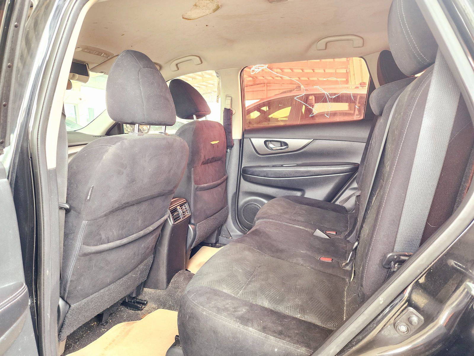 2015 NISSAN ROGUE — 197596 KM — Lot 7FC879206 — Souq - Marhaba Auctions Used Cars - Image 6