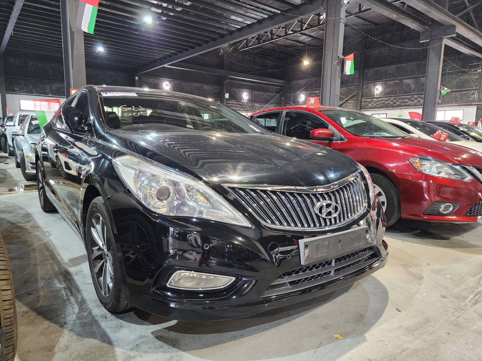 2012 HYUNDAI GRANDEUR — 161475 KM — Lot 206449 — Al Quoz - Marhaba Auctions Used Cars - Image 5
