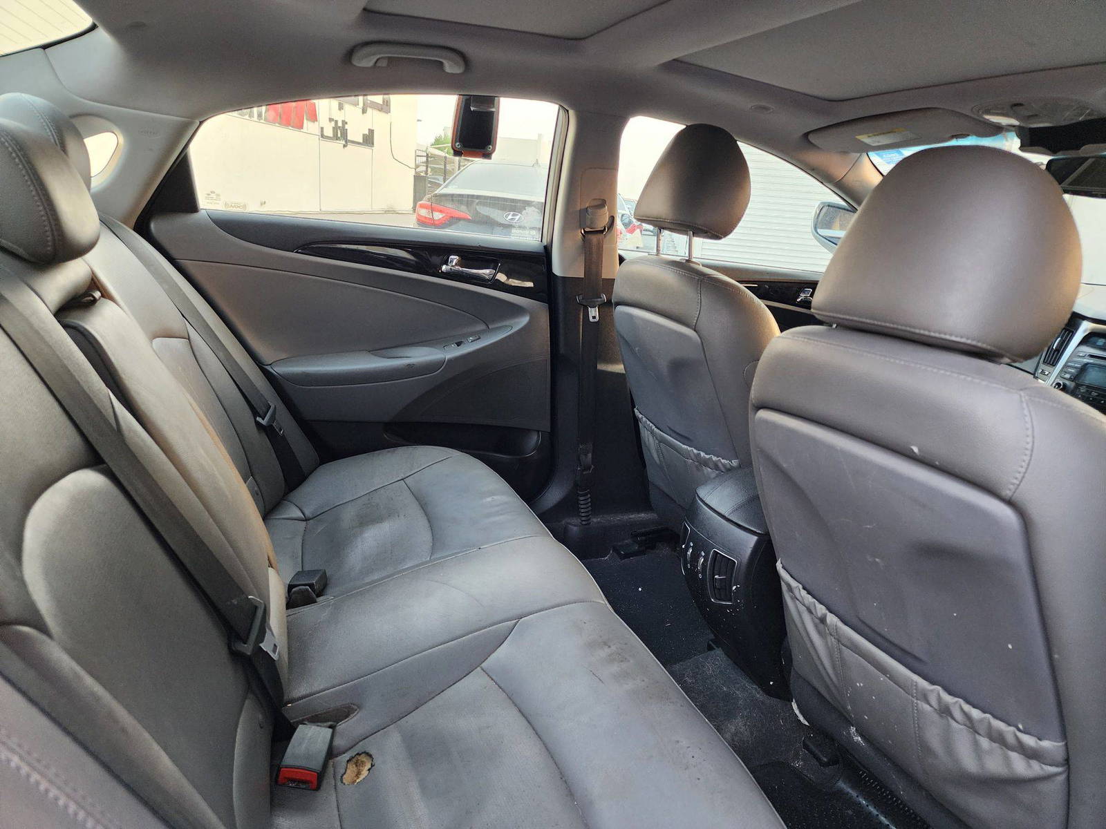 2012 HYUNDAI SONATA — 131661 Miles — Lot 41637274 — Souq - Marhaba Auctions Used Cars - Image 6