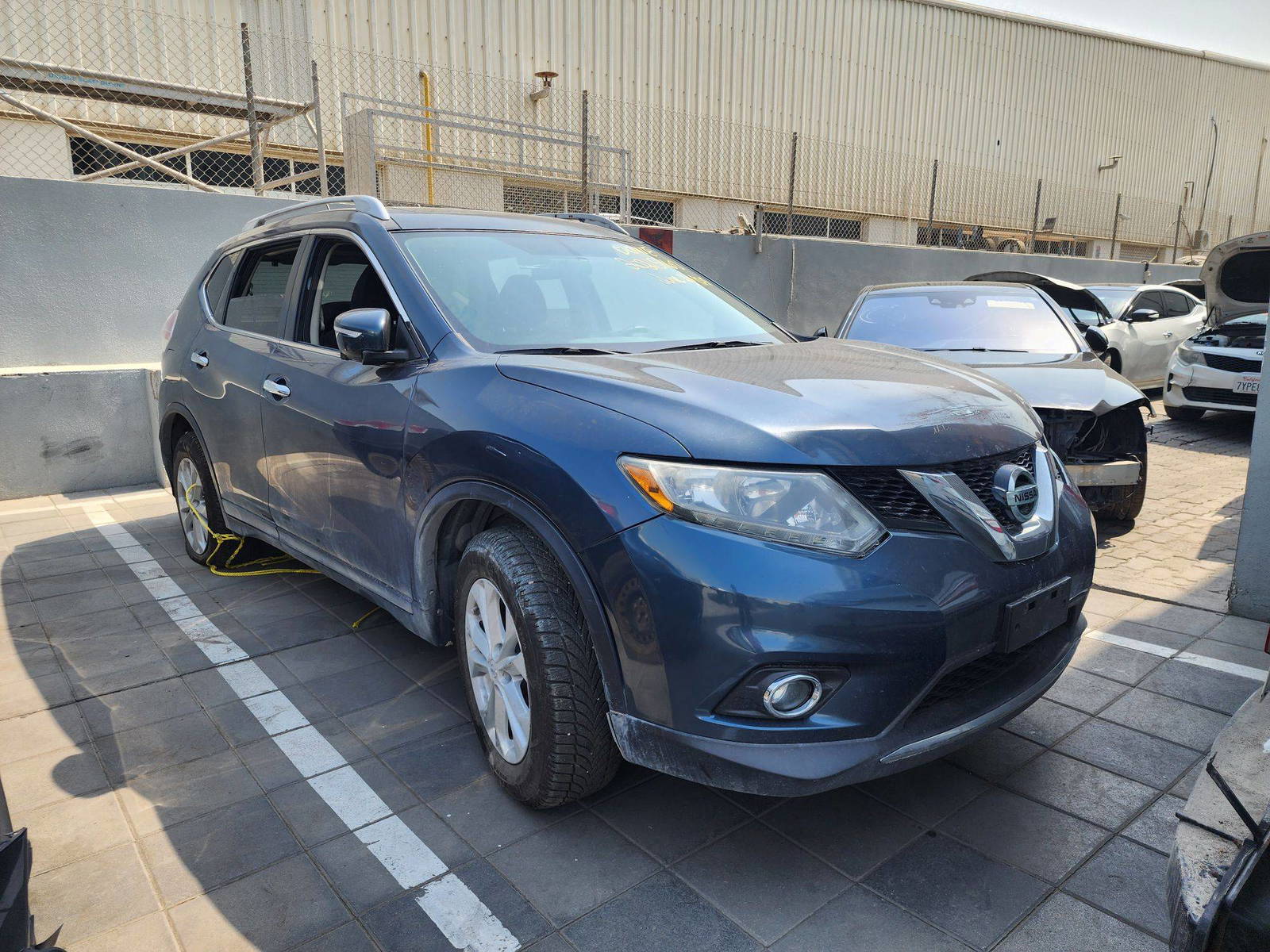2014 NISSAN ROGUE — 261931 KM — Lot C766837 — Al Quoz - Marhaba Auctions Used Cars - Image 3