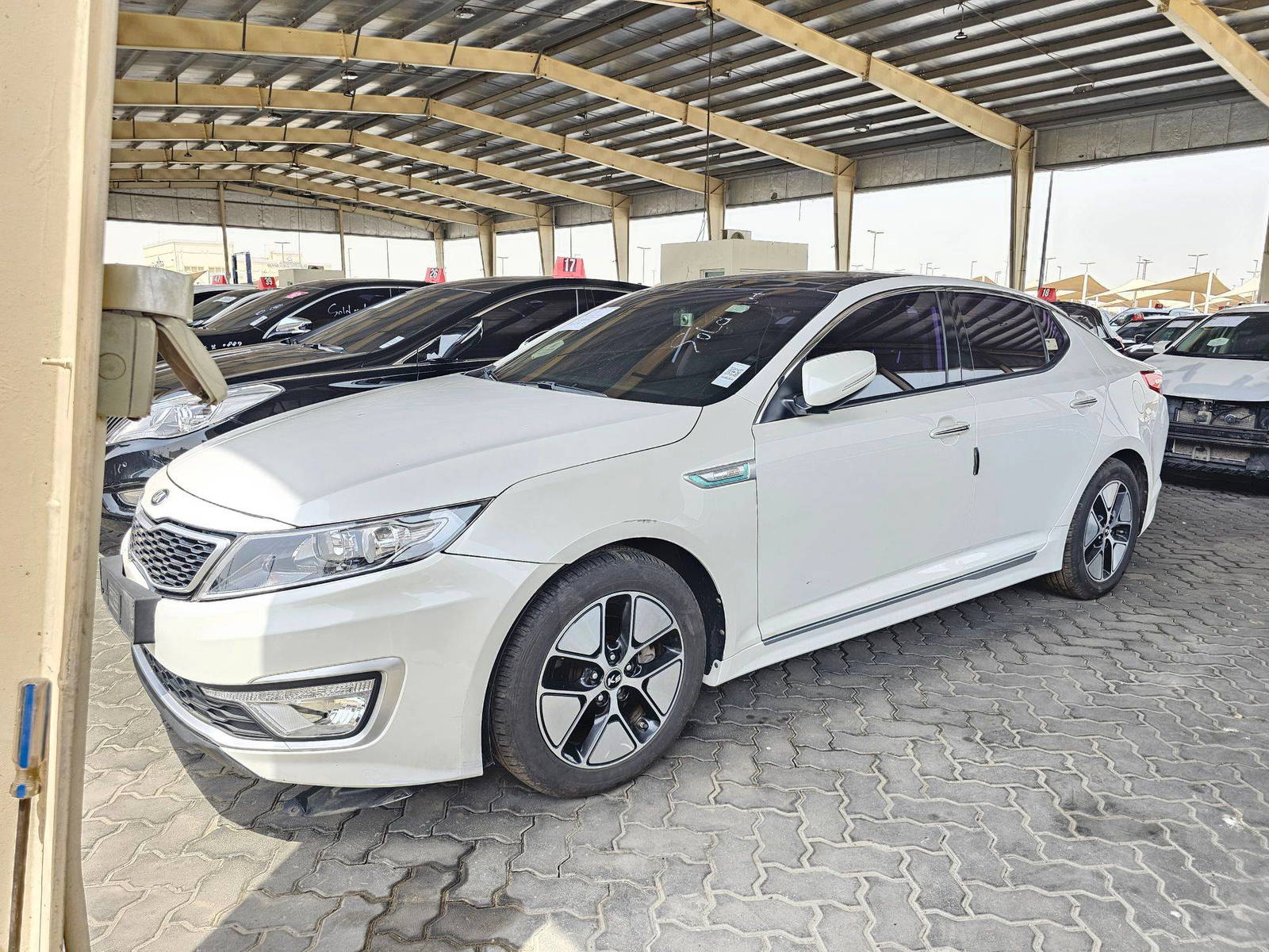 2013 KIA K5 — 187132 KM — Lot 27520 — Souq - Marhaba Auctions Used Cars - Image 5