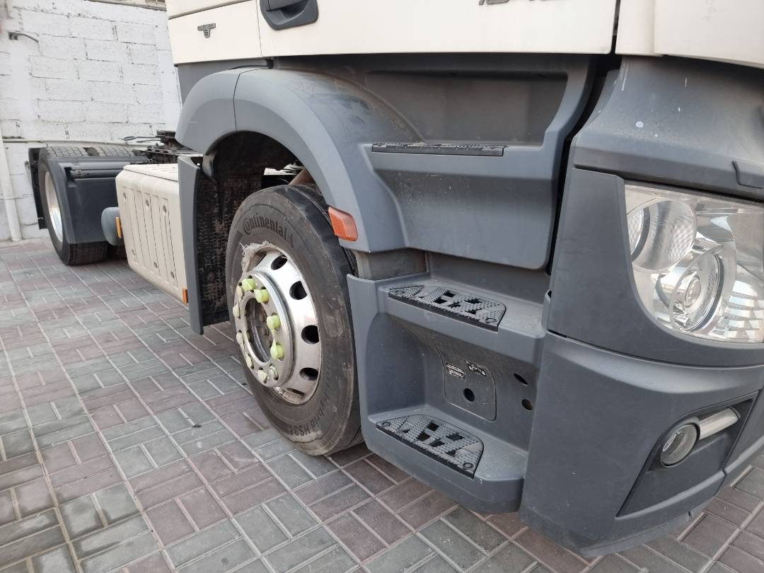 2017 MERCEDES BENZ ACTROS 1840 — 774380 KM — Lot 215487 — Al Quoz - Marhaba Auctions Used Cars - Image 8